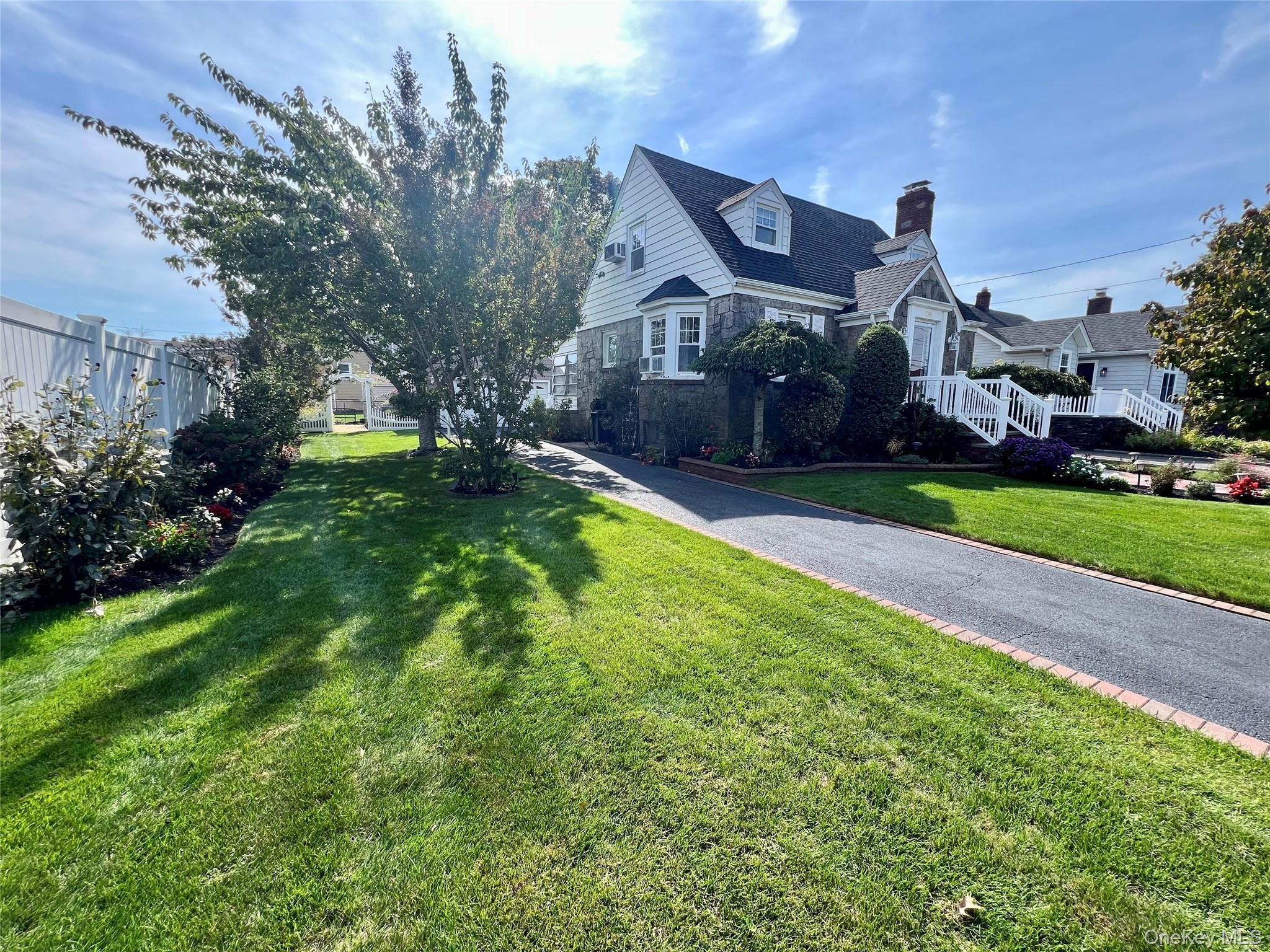 199 Claxton Avenue – For Sale