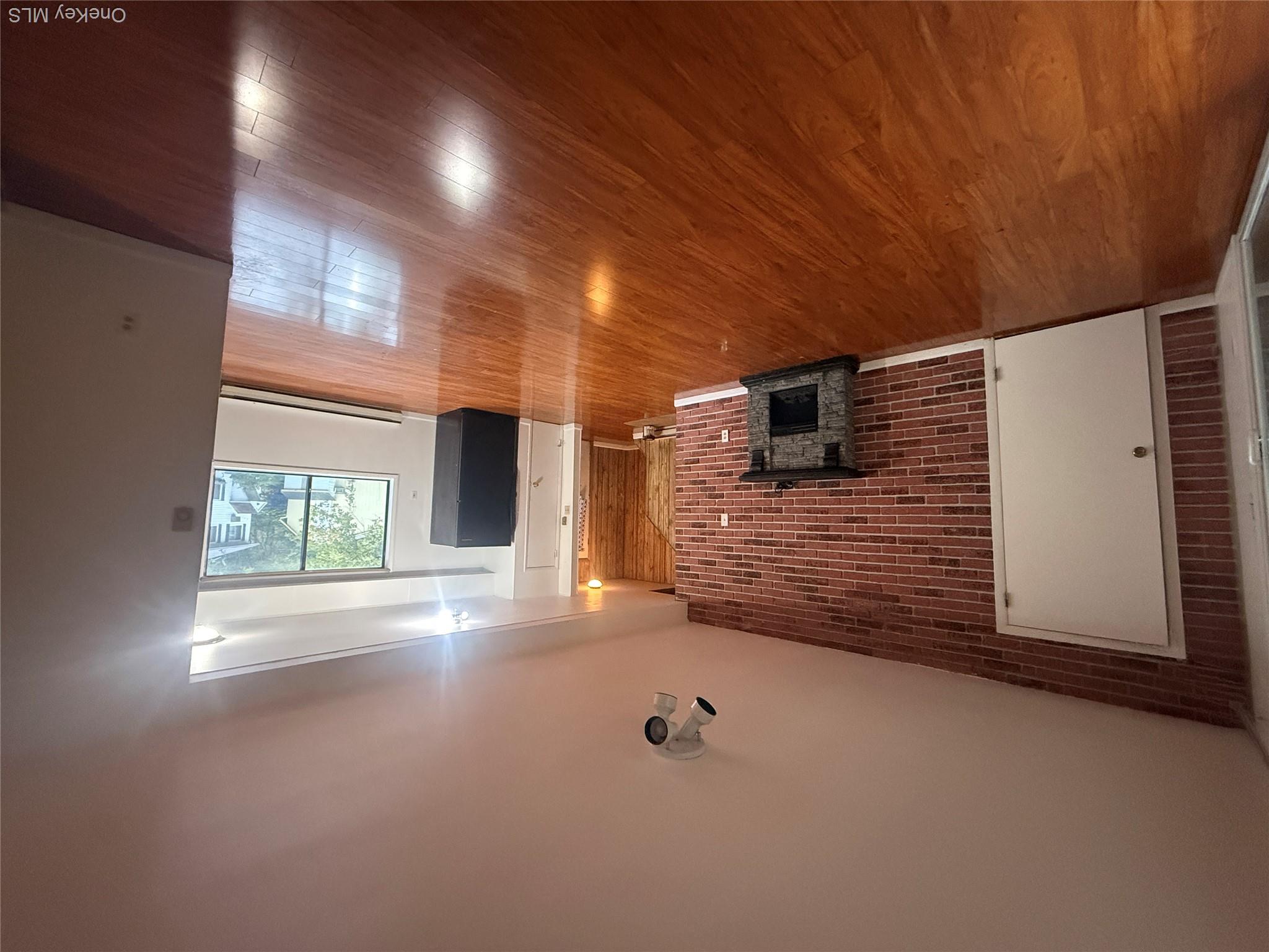 39 Robert Road – For Sale photo 2