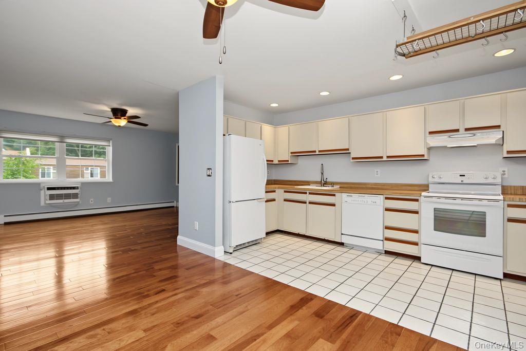 9 Forge Gate Drive, Unit E2 photo 17