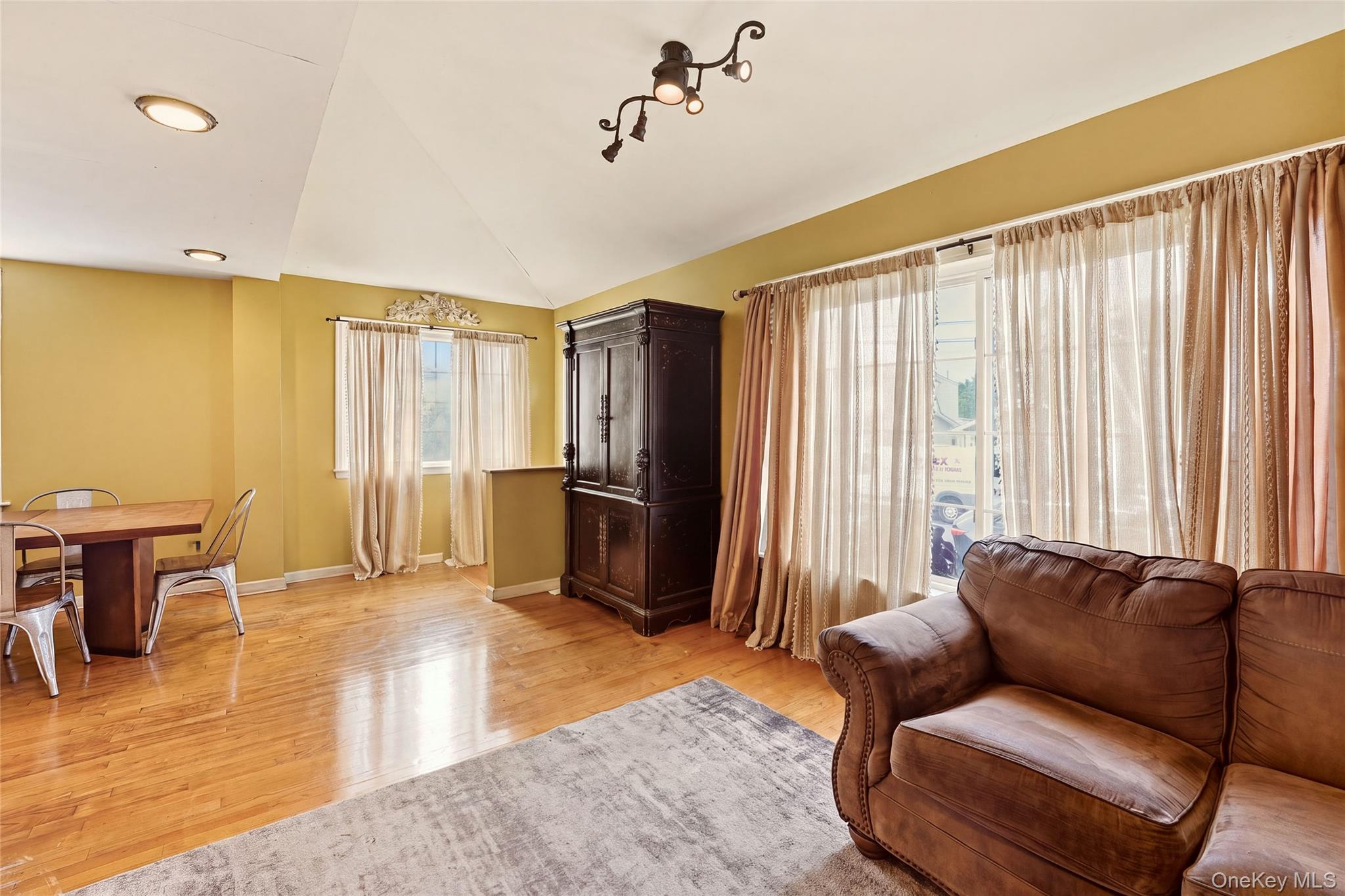 19 Catherine Avenue – For Sale photo 6