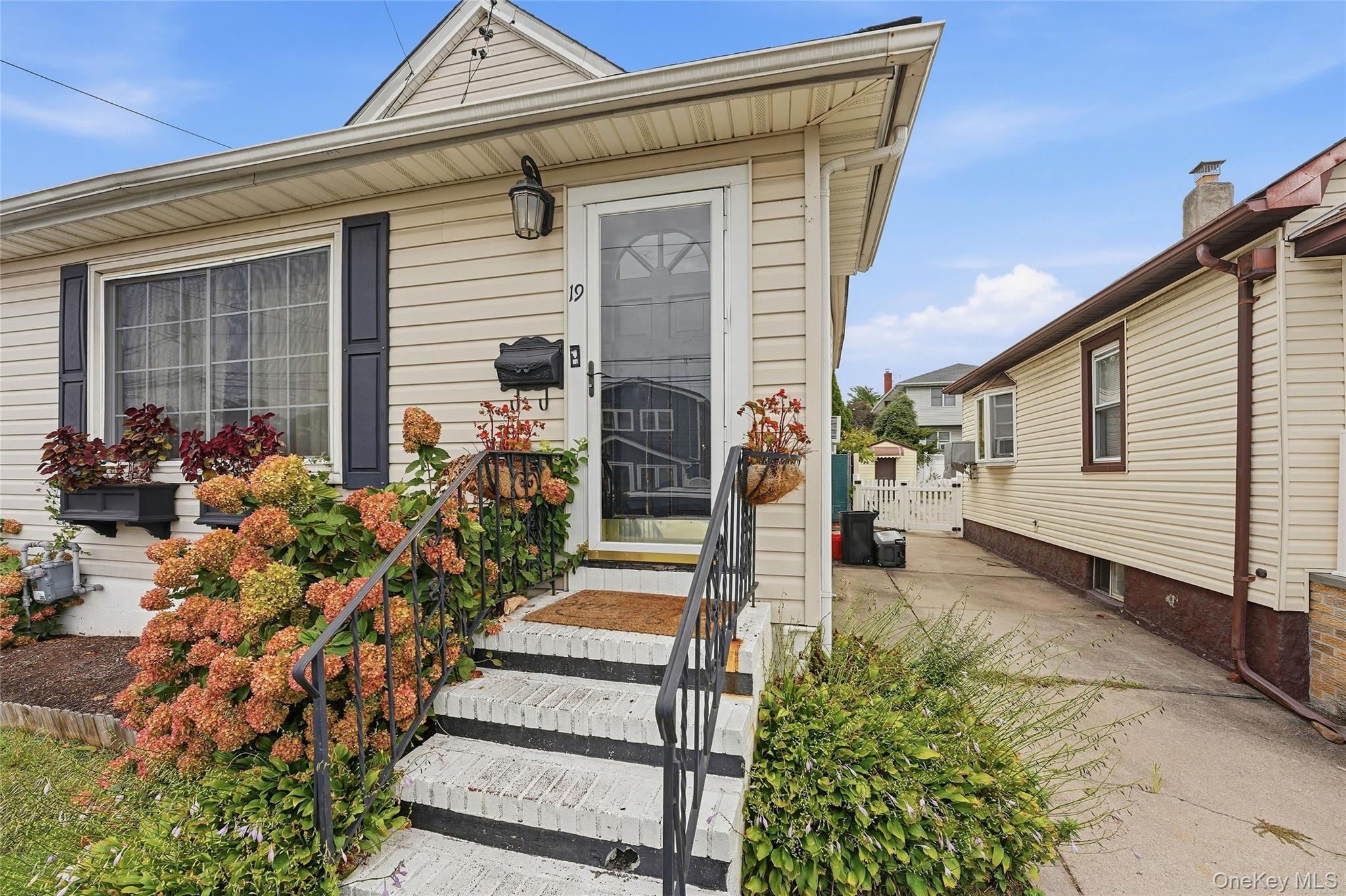 19 Catherine Avenue – For Sale photo 3