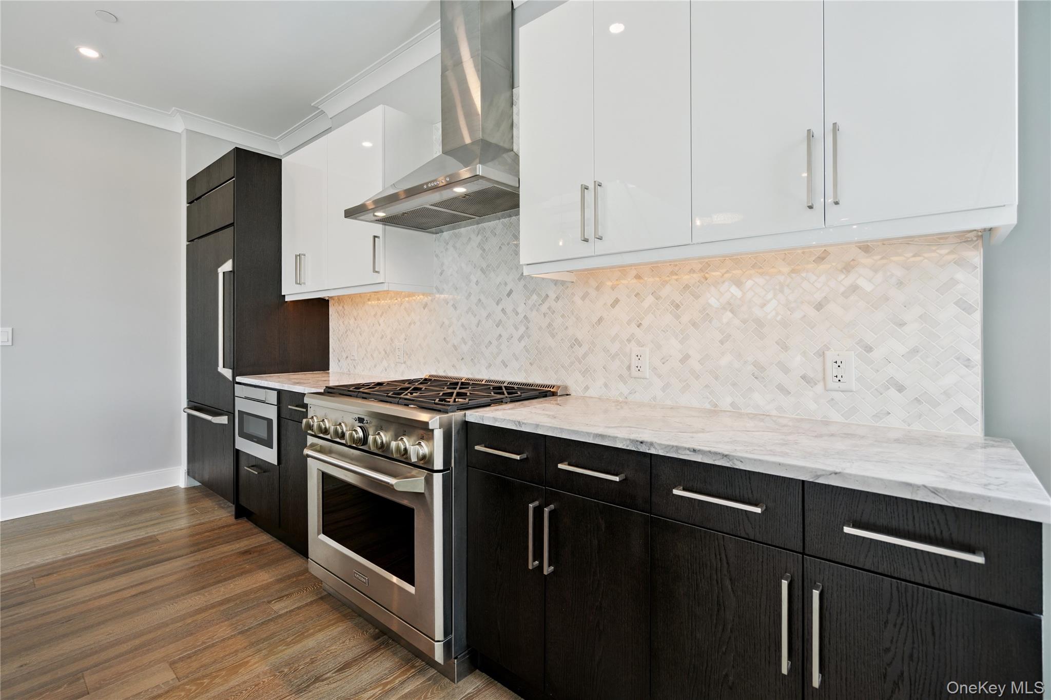 100 Garvies Point Road, Unit 1204 photo 10