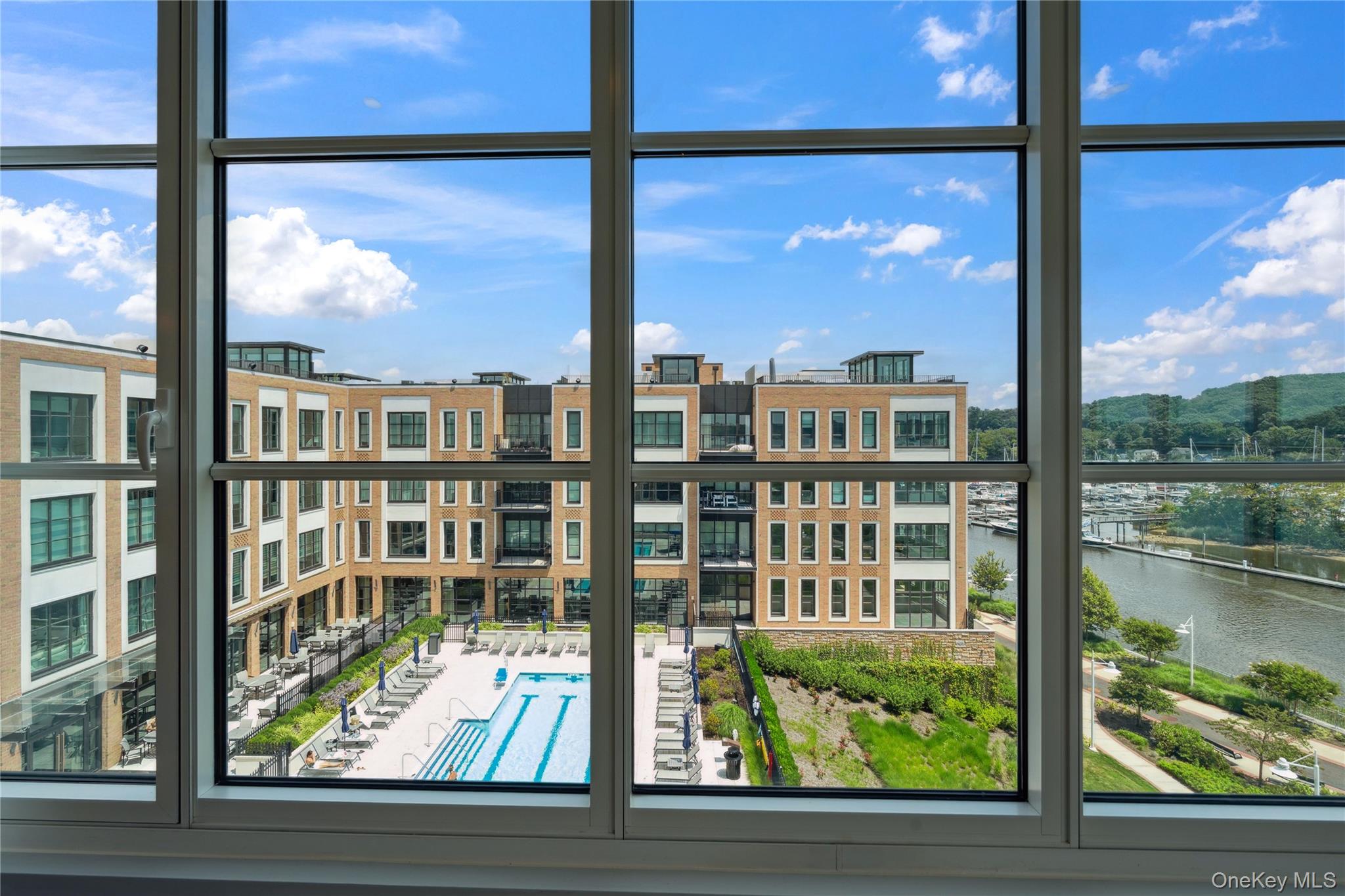 100 Garvies Point Road, Unit 1204