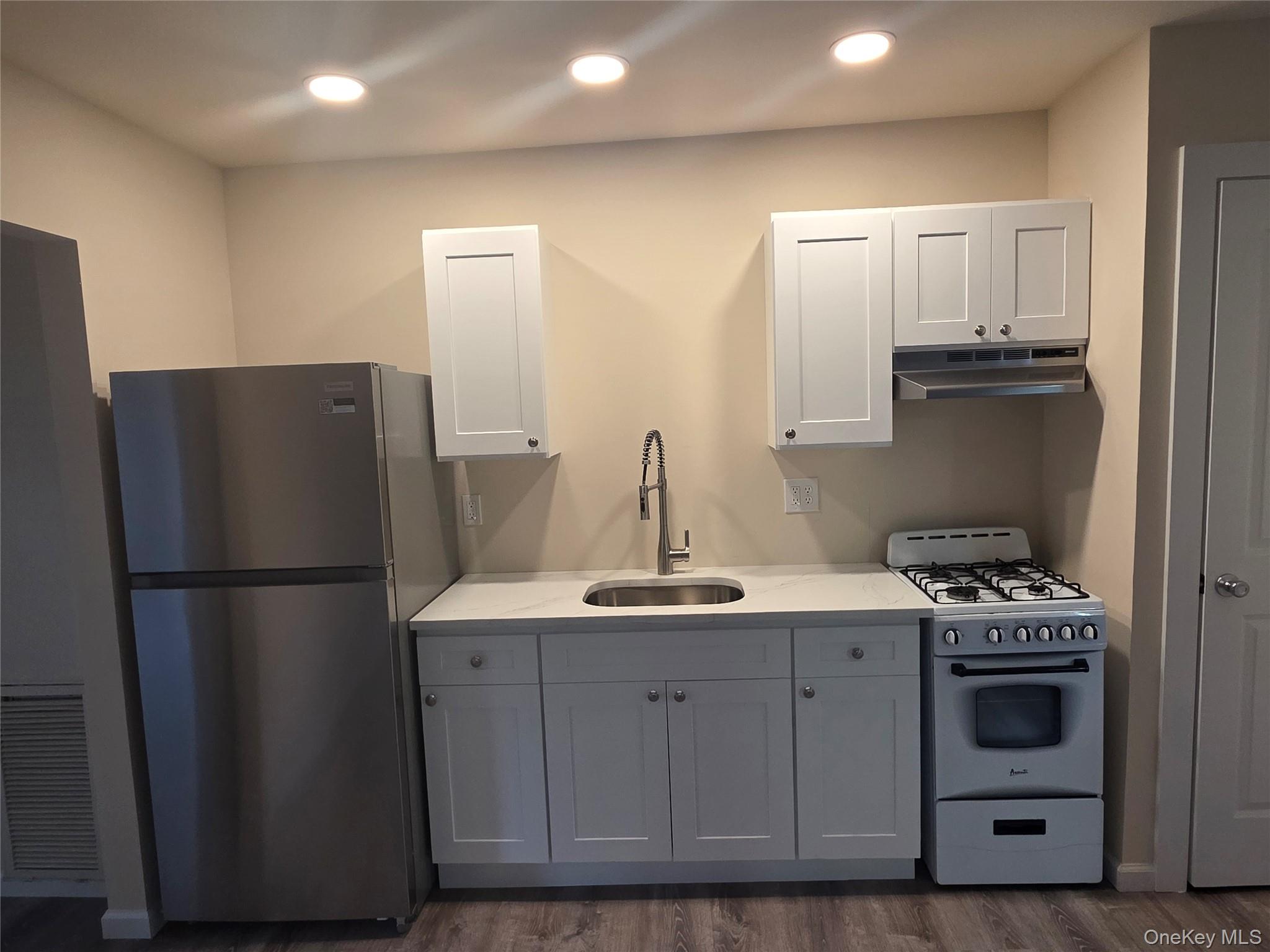 360 Larkfield Road, Unit 14 photo 4