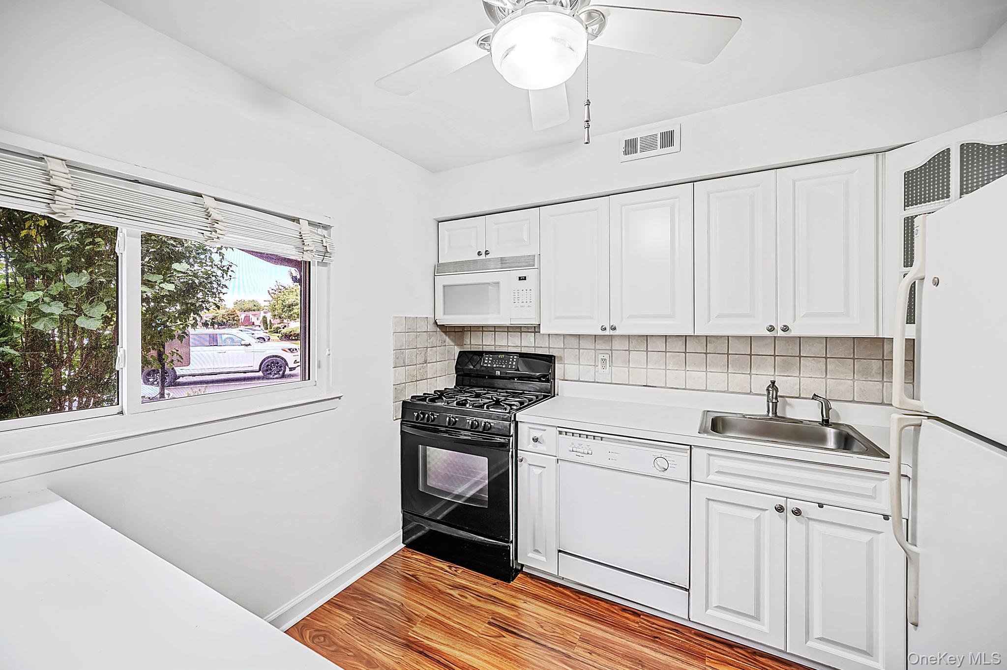 167 Pointe Circle N, Unit 167 photo 6