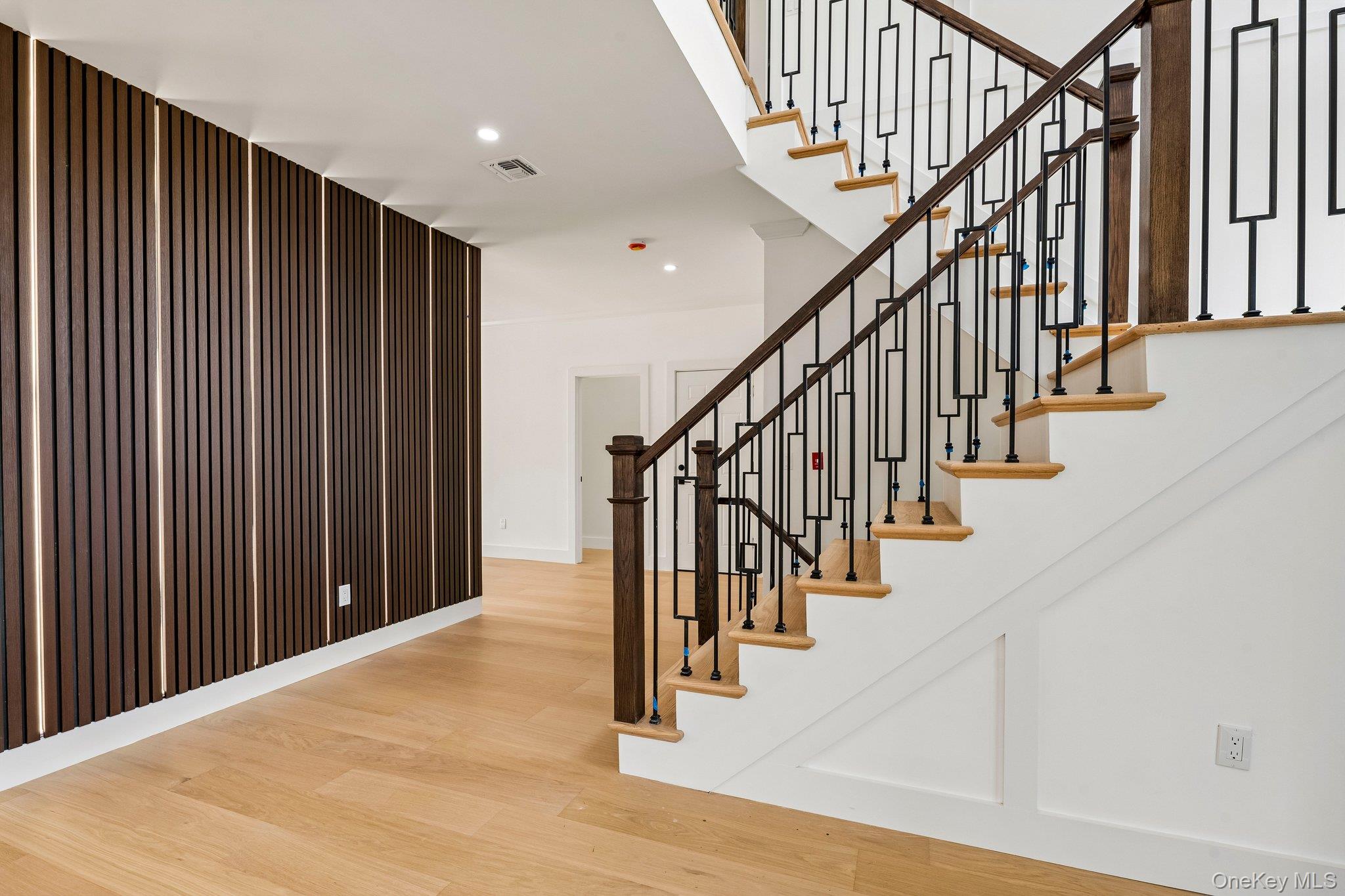 2 Radial Lane – For Sale photo 15