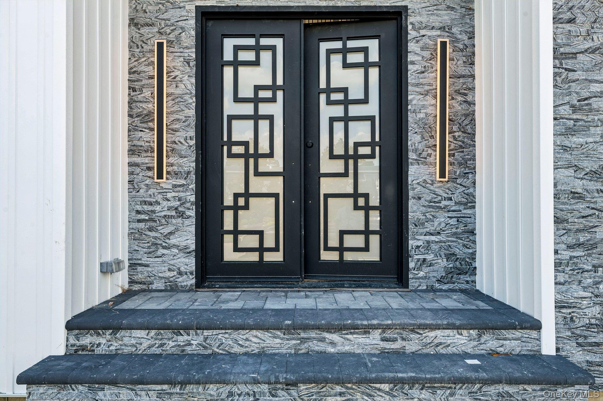 2 Radial Lane – For Sale photo 2