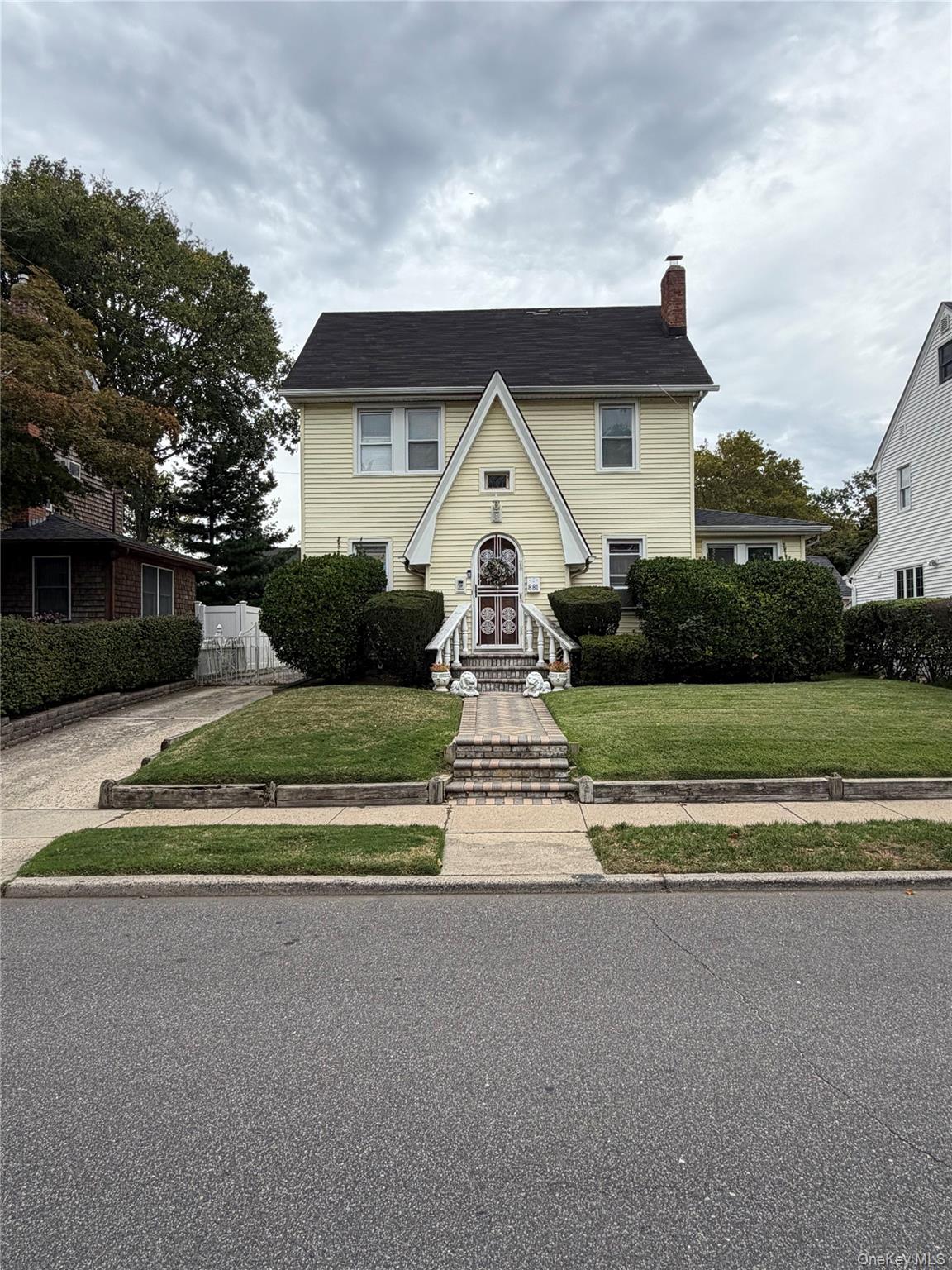 881 Lorenz Avenue – For Sale
