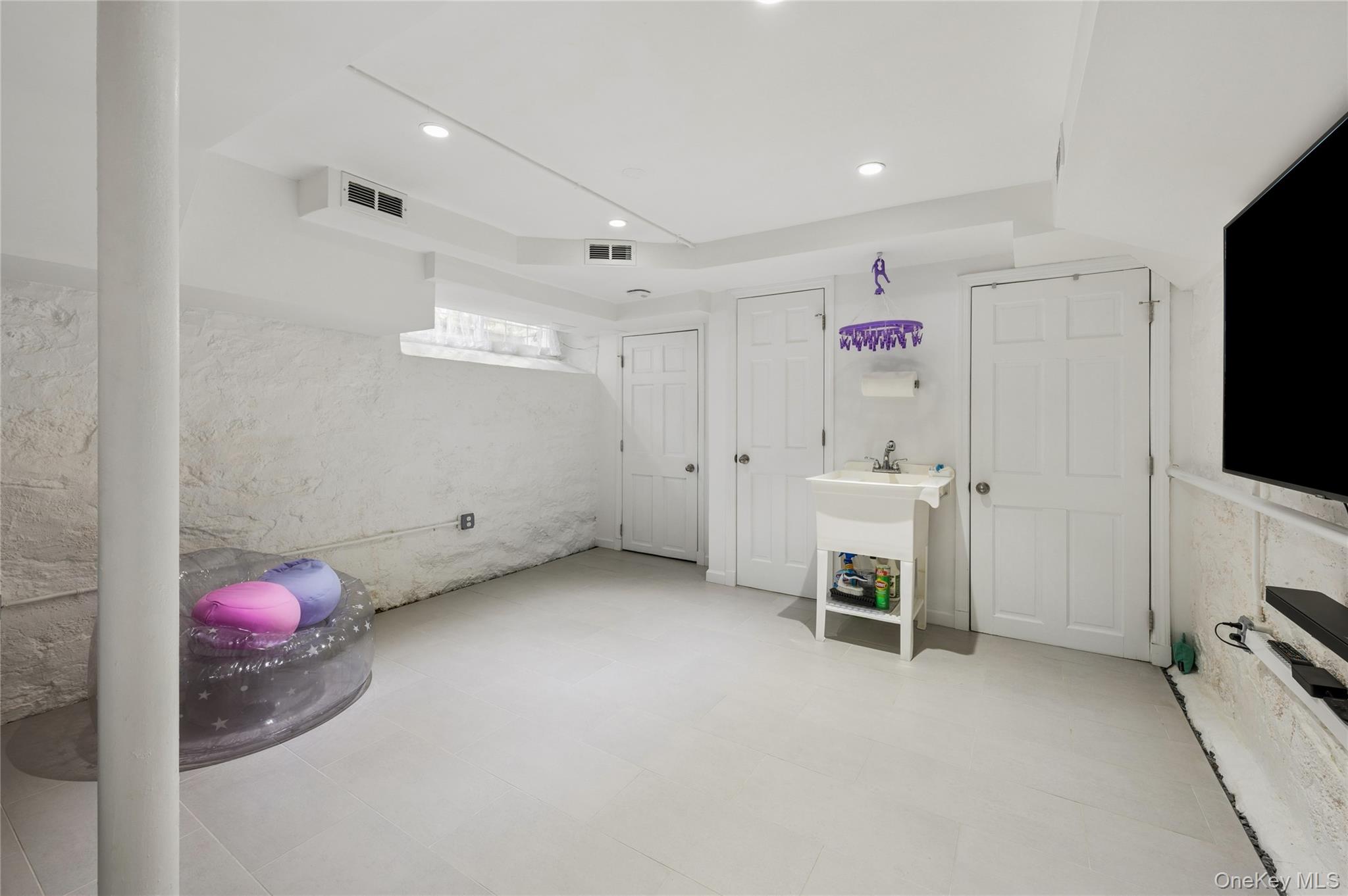 211 Douglas Place – For Sale photo 41