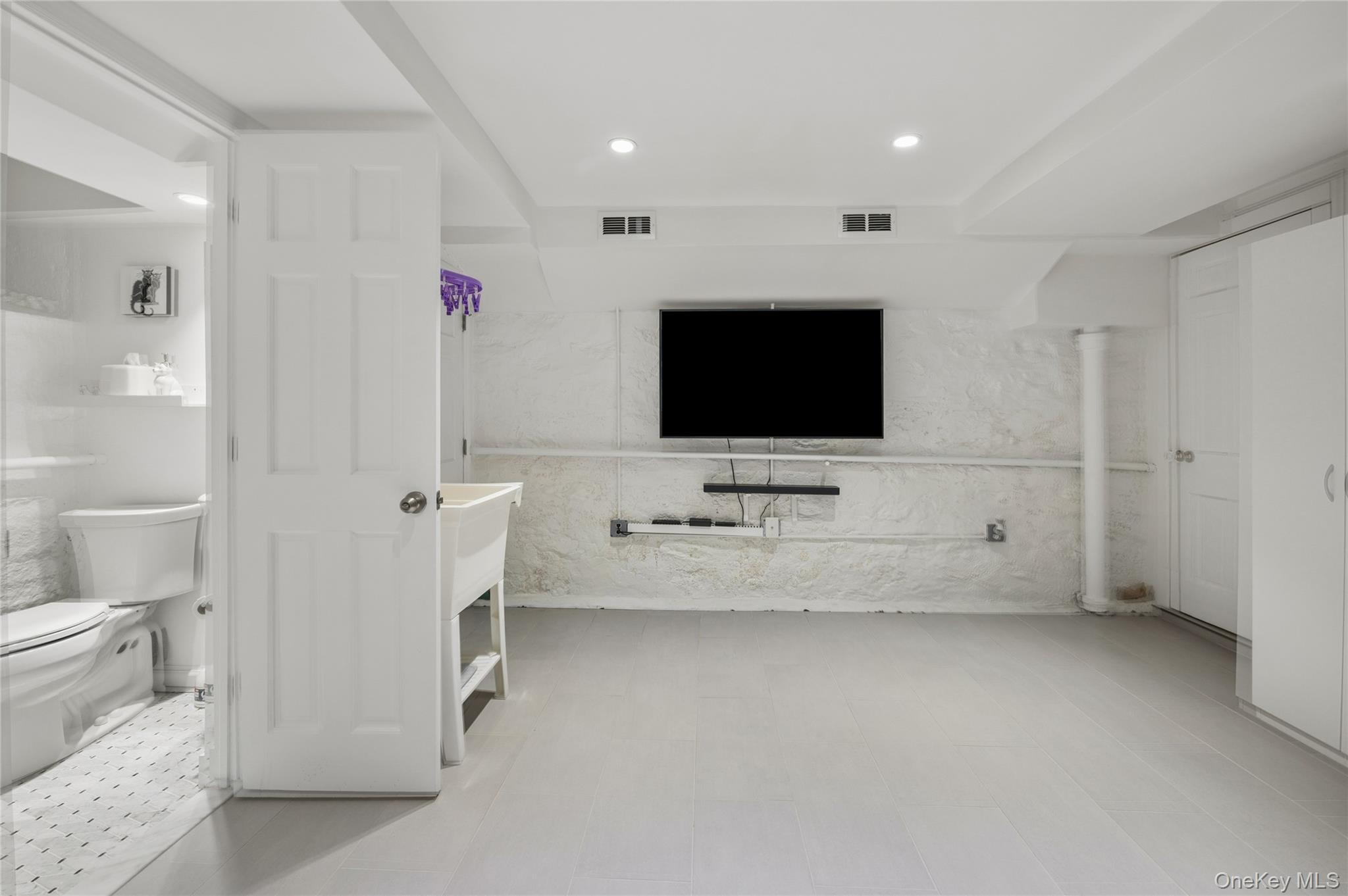 211 Douglas Place – For Sale photo 40
