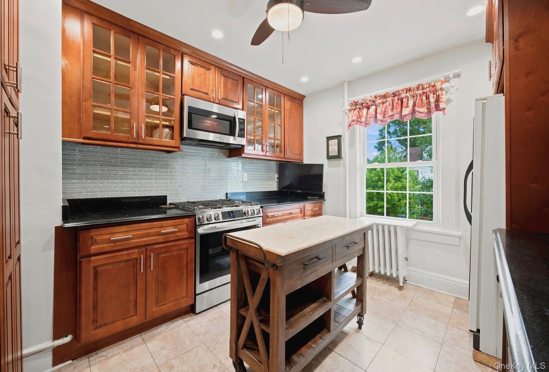 40-36 167 St – For Sale photo 8