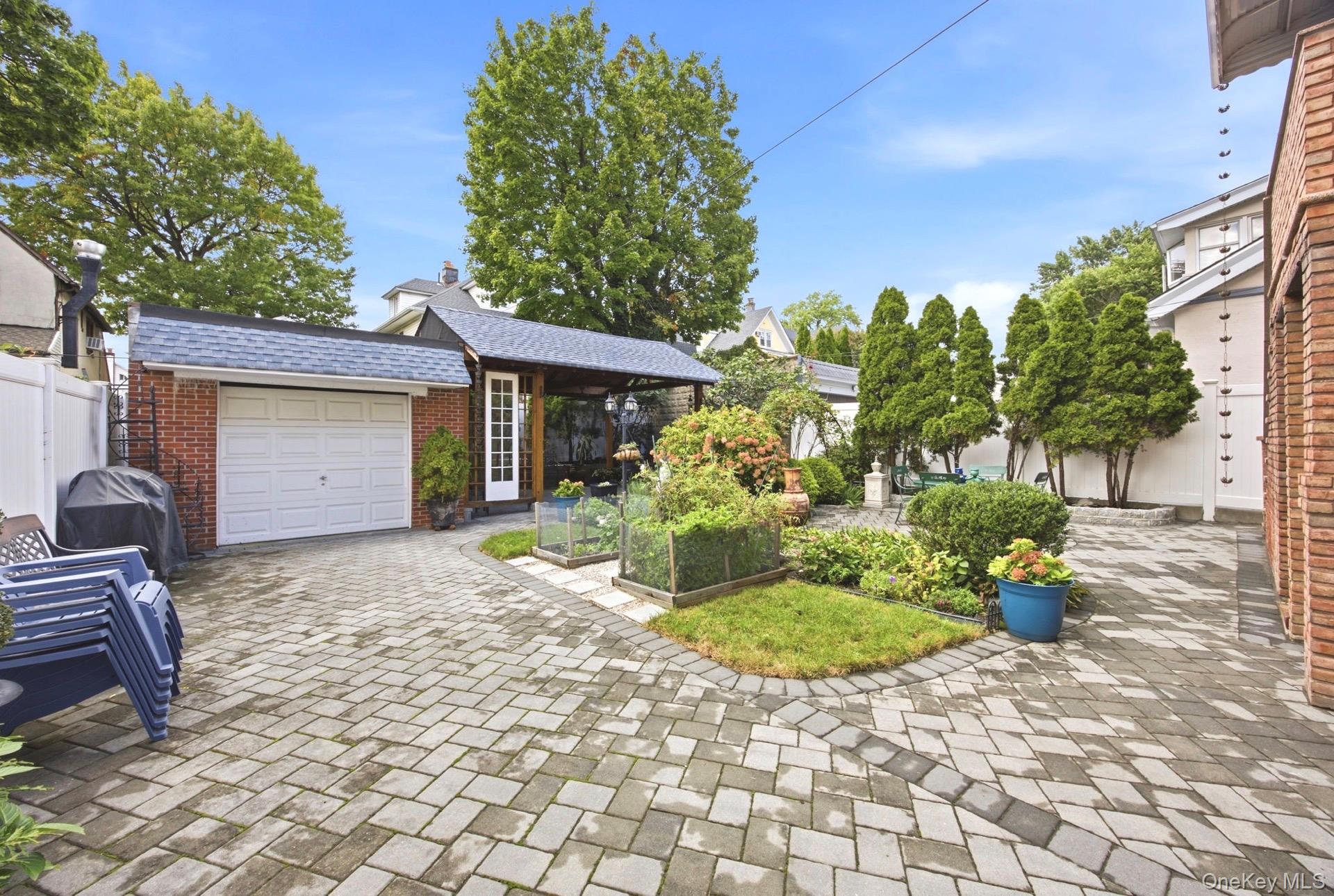 40-36 167 St – For Sale photo 3