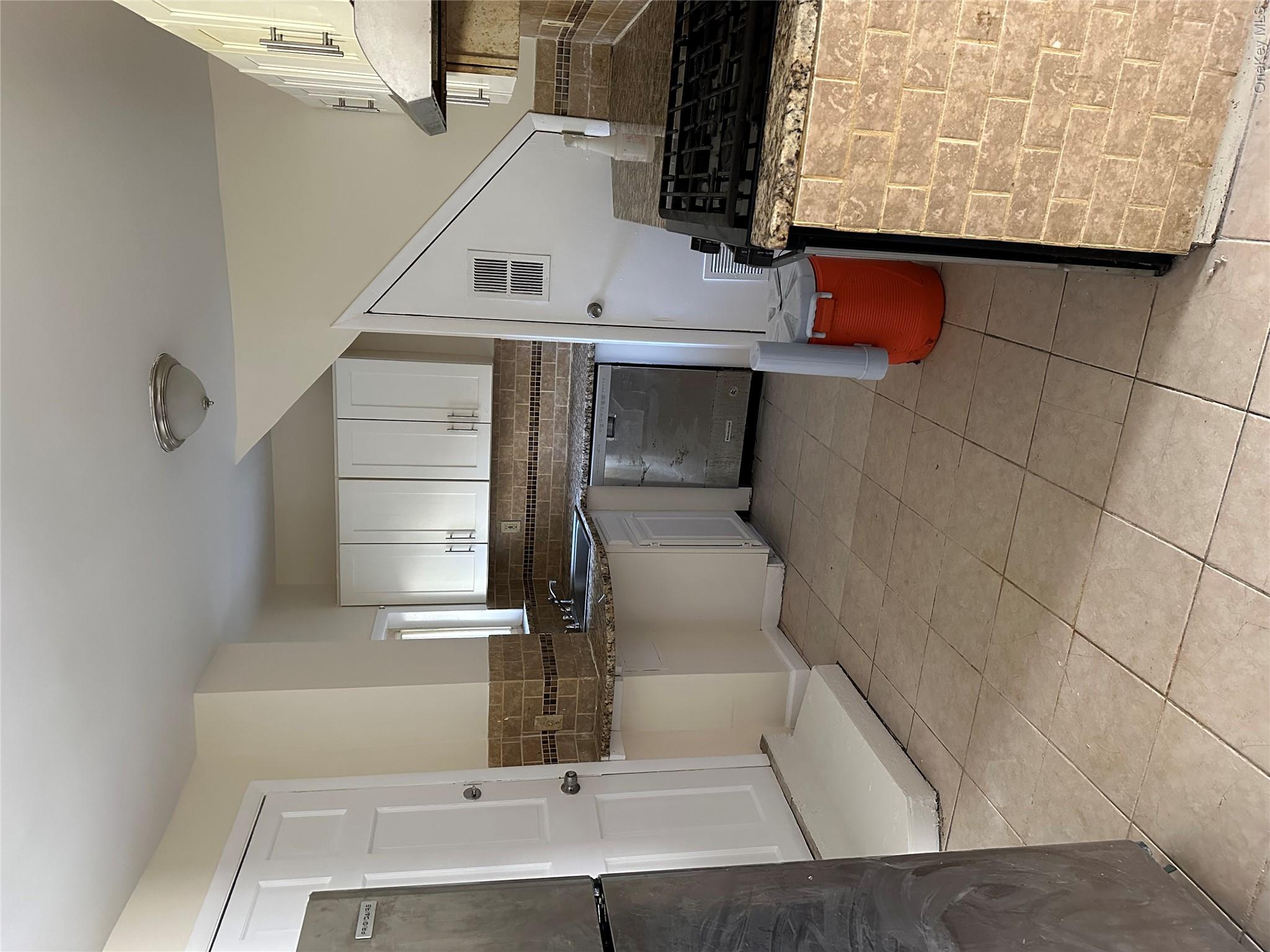 6 Snowden Avenue, Unit 4 photo 20