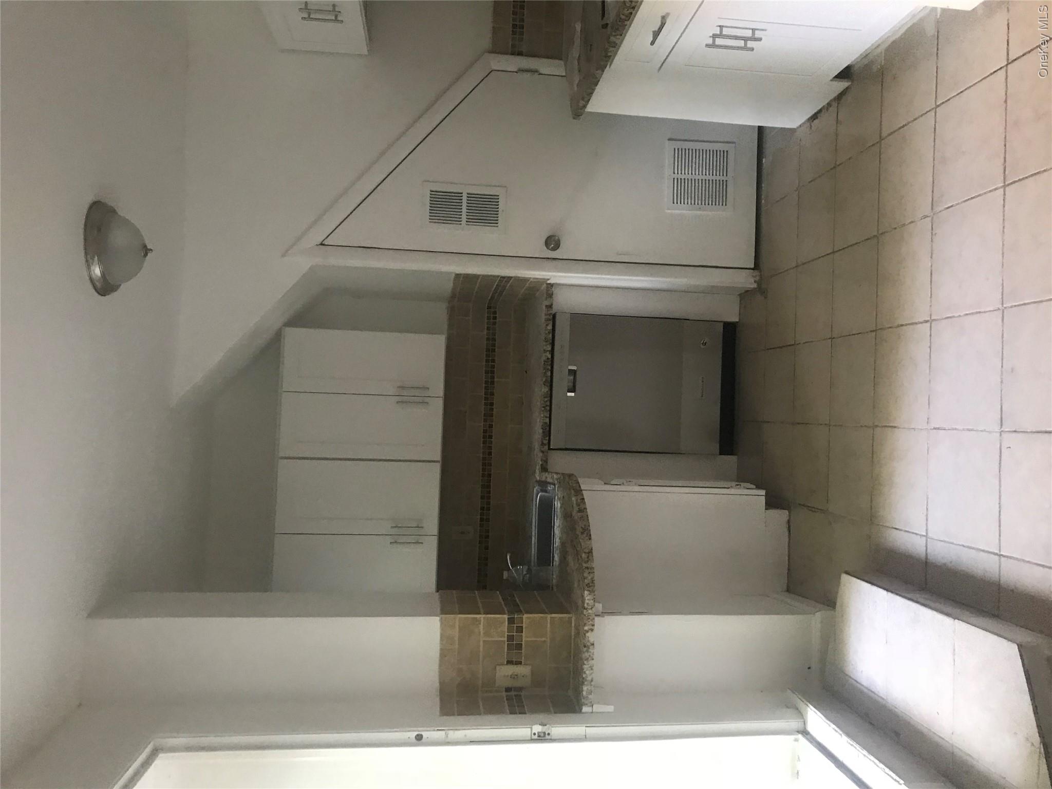 6 Snowden Avenue, Unit 4 photo 6
