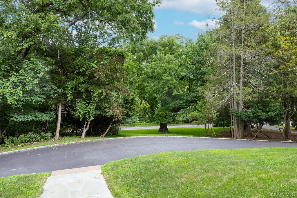 592 Landing Avenue – For Sale photo 5