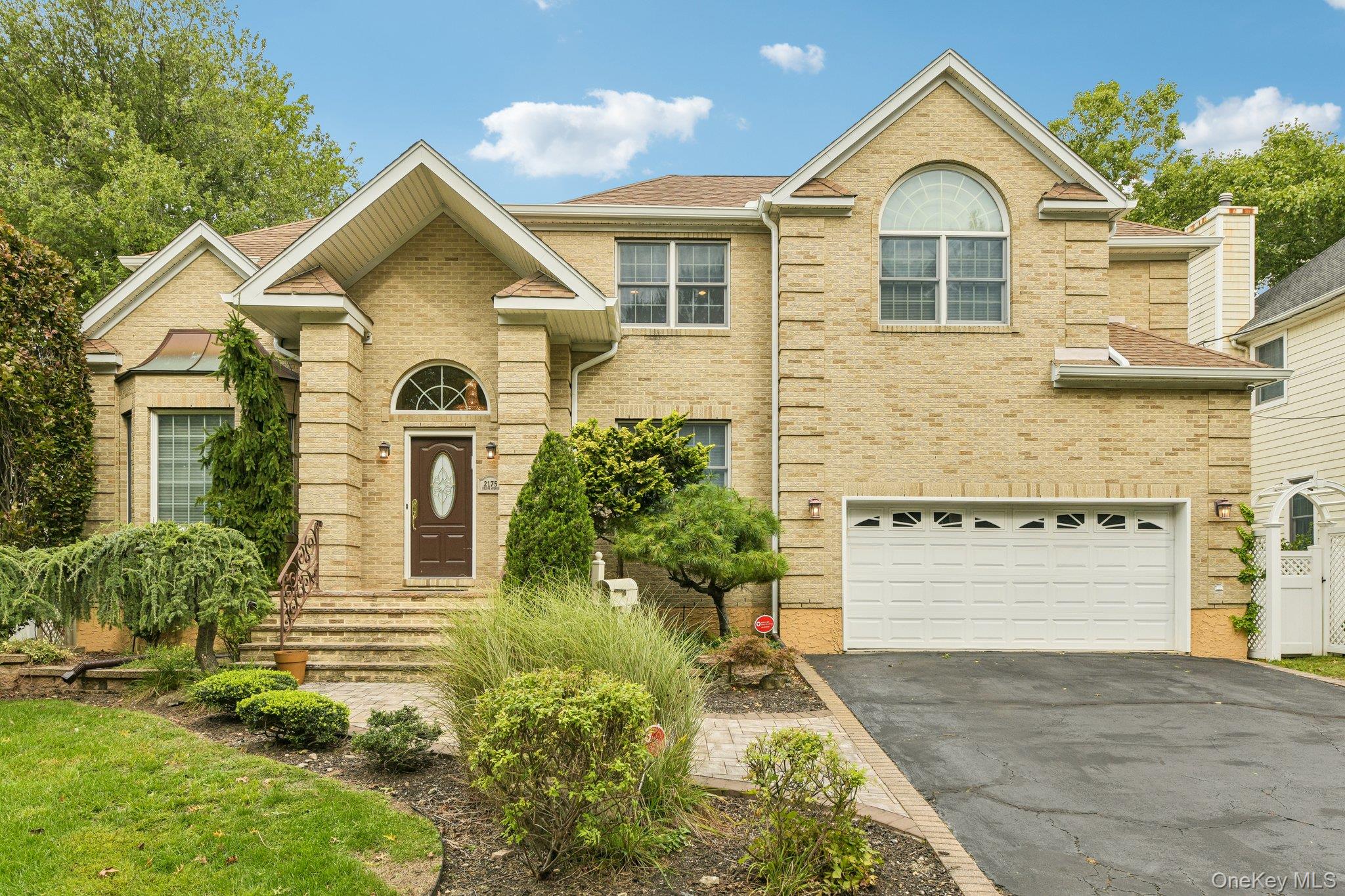 2175 Helene Avenue – For Sale