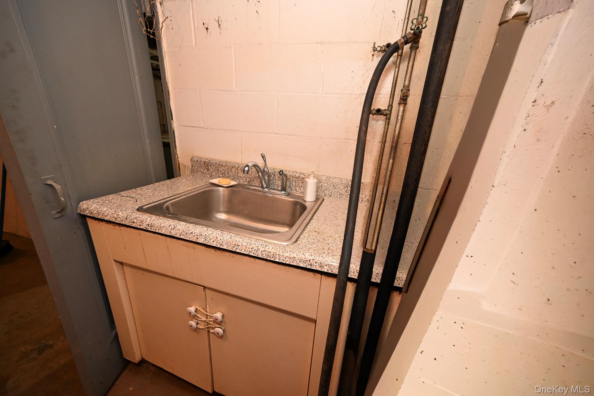 967 Seneca Avenue – For Sale photo 21