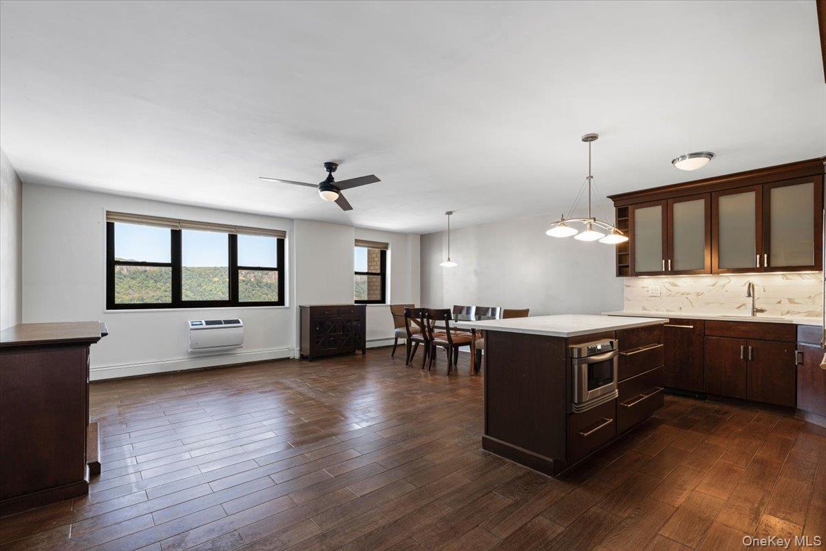 1085 Warburton Avenue, Unit 606