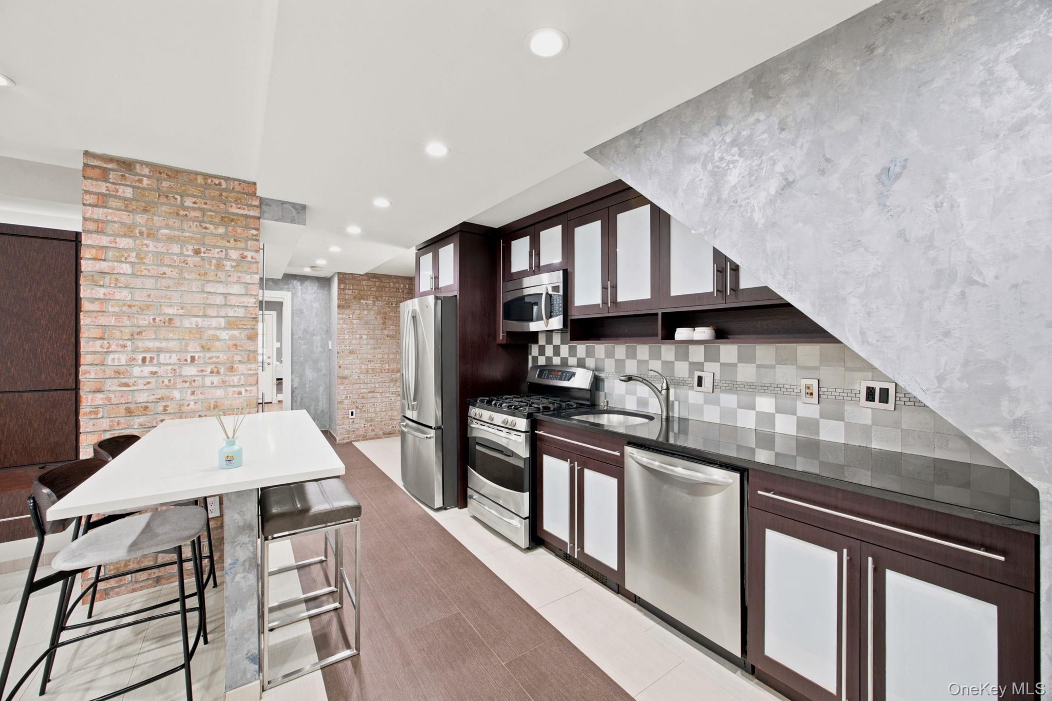 20-10 Hazen Street – For Sale photo 21