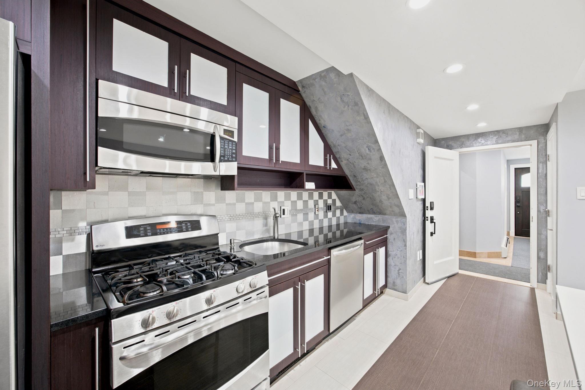 20-10 Hazen Street – For Sale photo 23