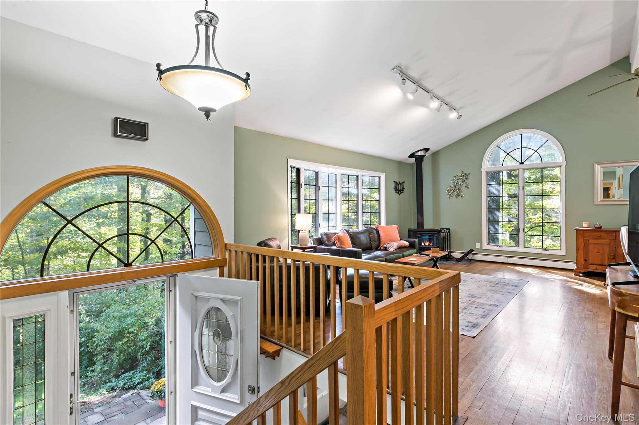 999 Cliff Avenue – For Sale photo 3