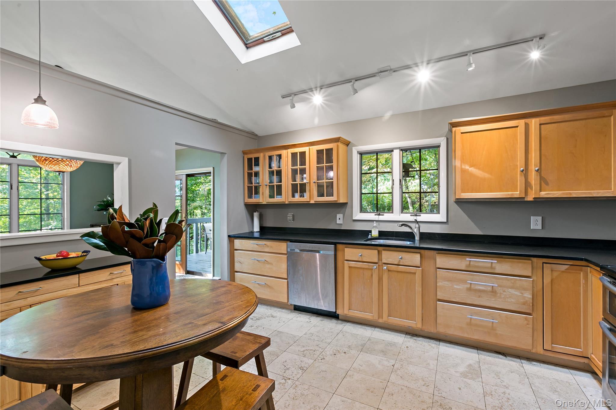 999 Cliff Avenue – For Sale photo 11