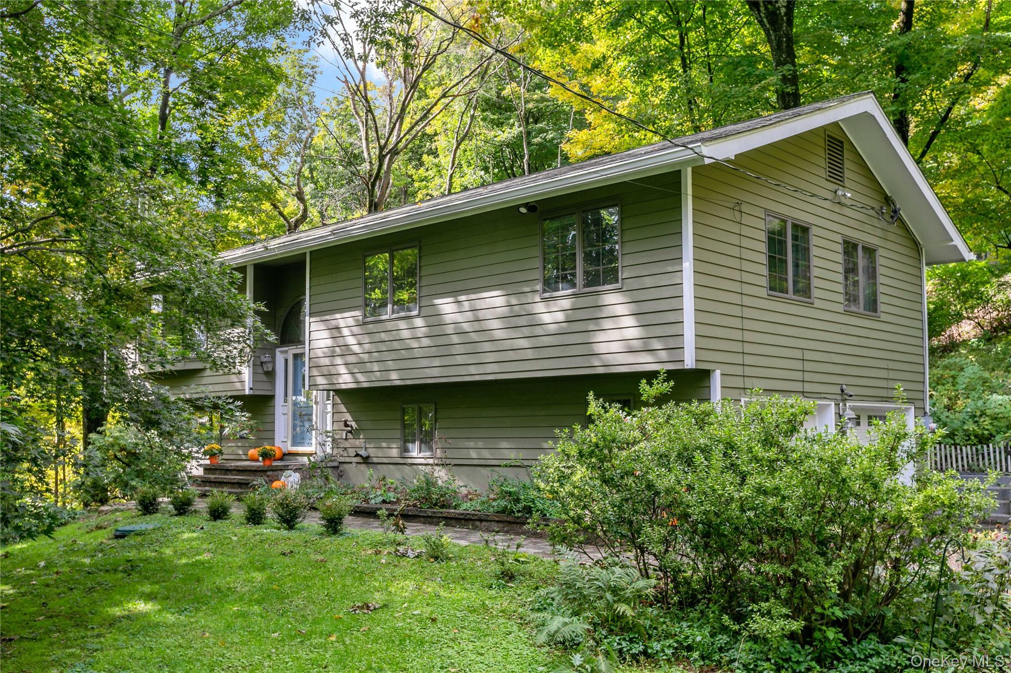 999 Cliff Avenue – For Sale