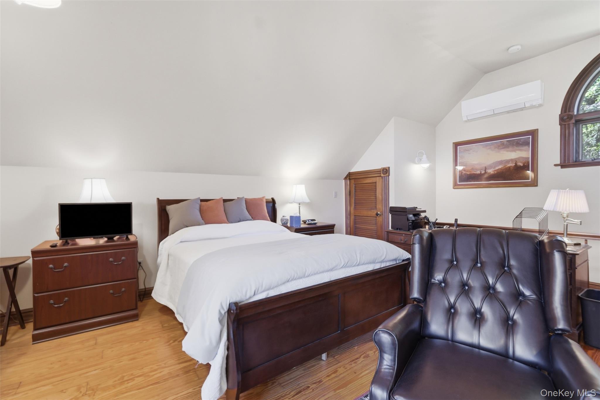 10 West Street – For Sale photo 33