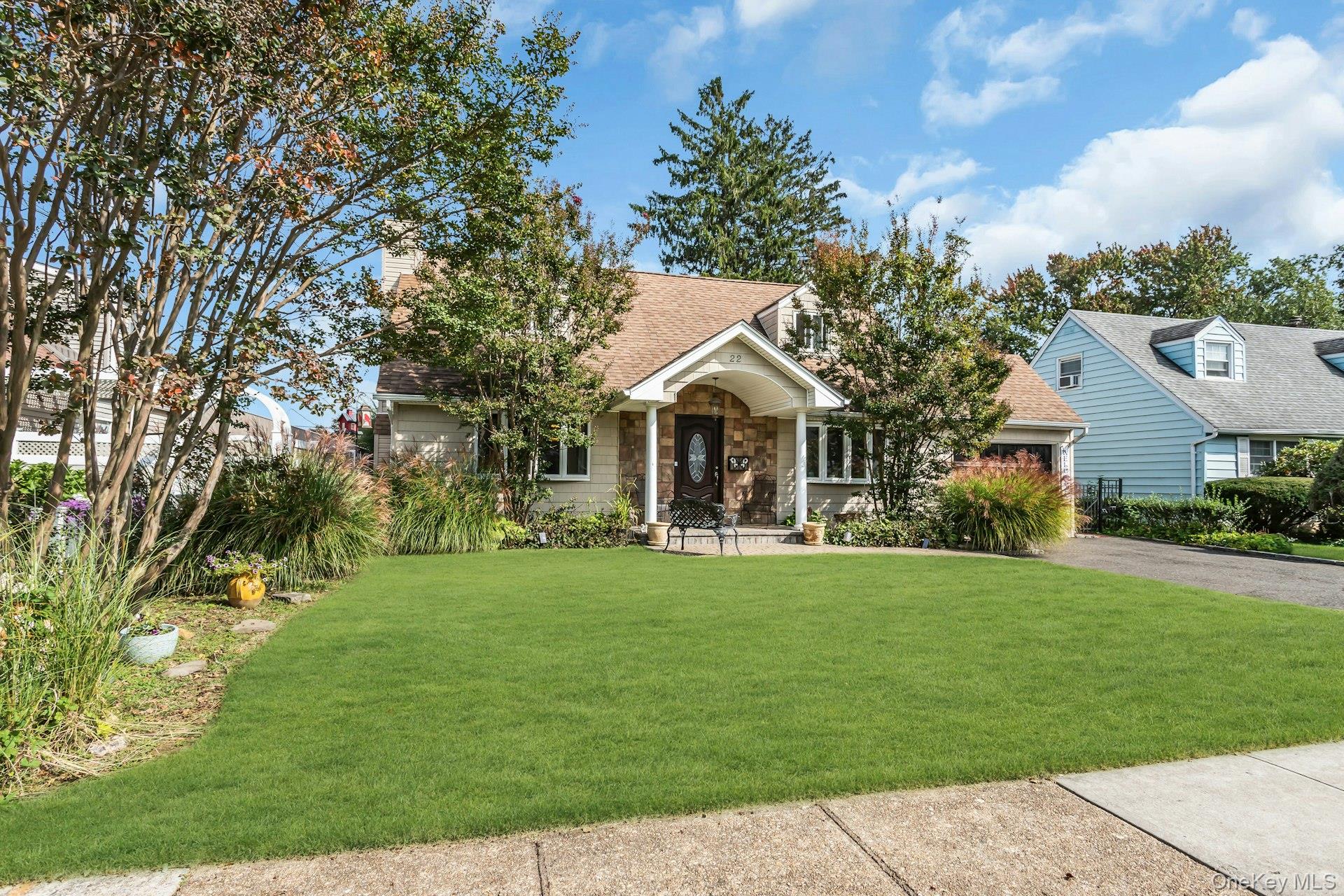 22 Bryce Avenue – For Sale photo 2