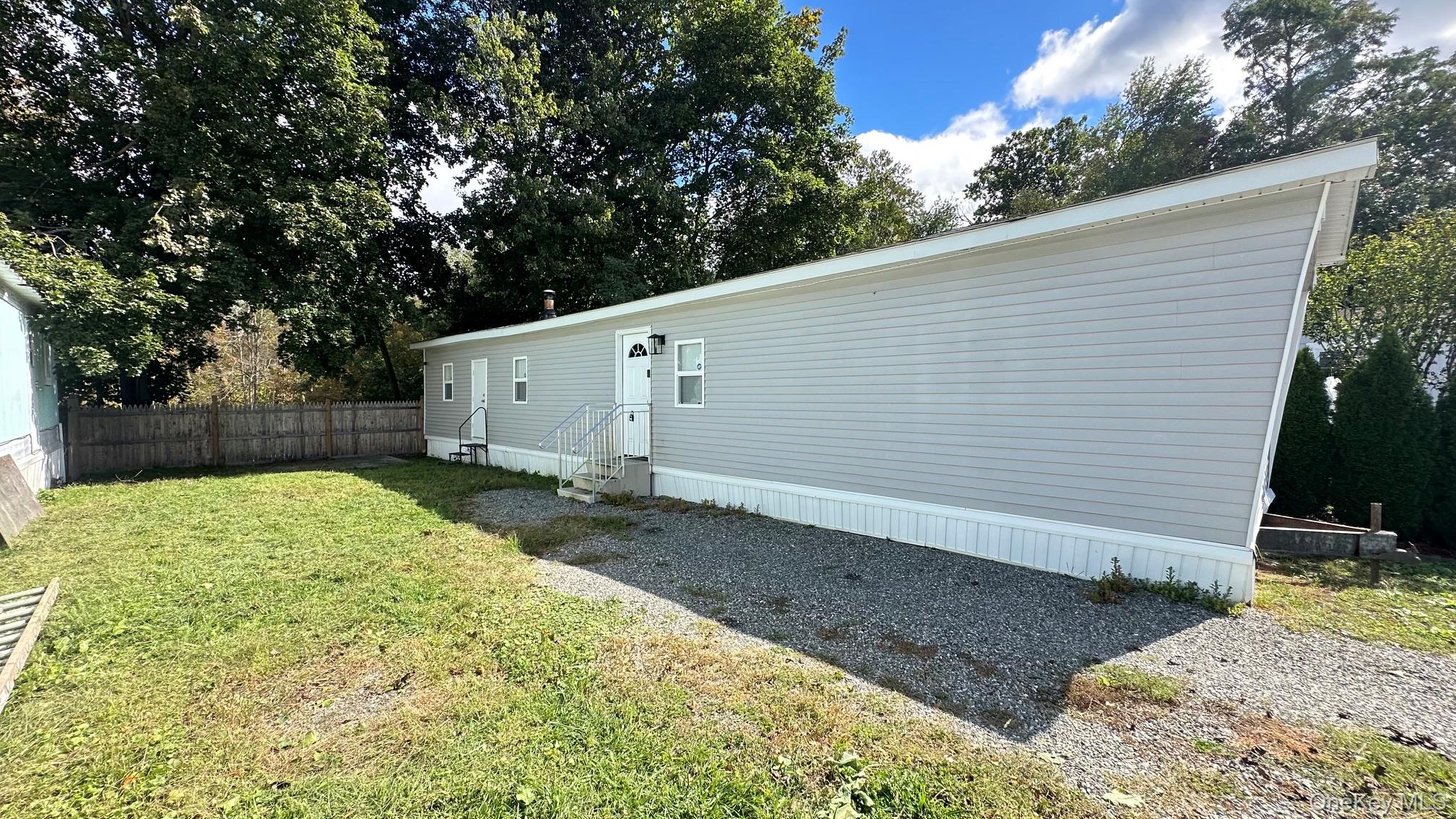 33 Debra Ct. 33 Debra Ct. – For Sale photo 2