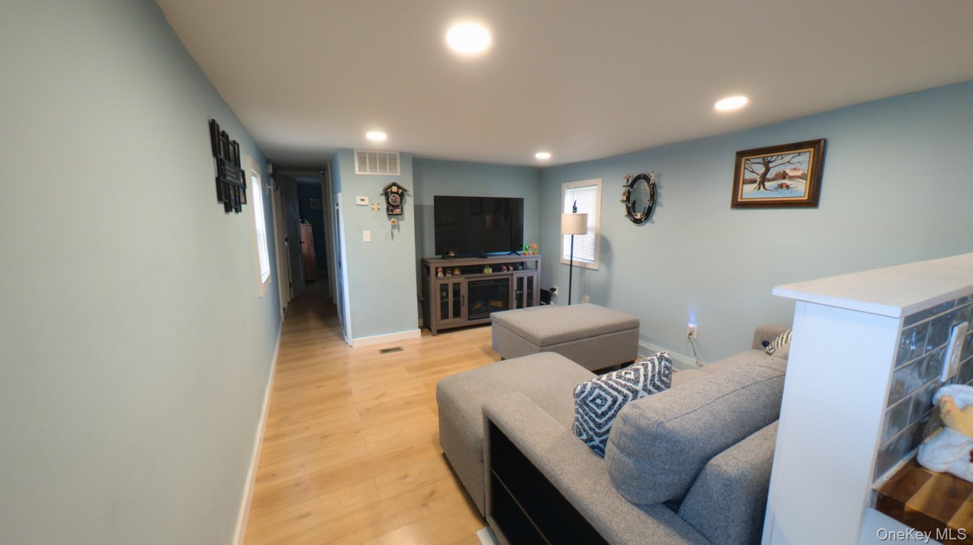 33 Debra Ct. 33 Debra Ct. – For Sale photo 7