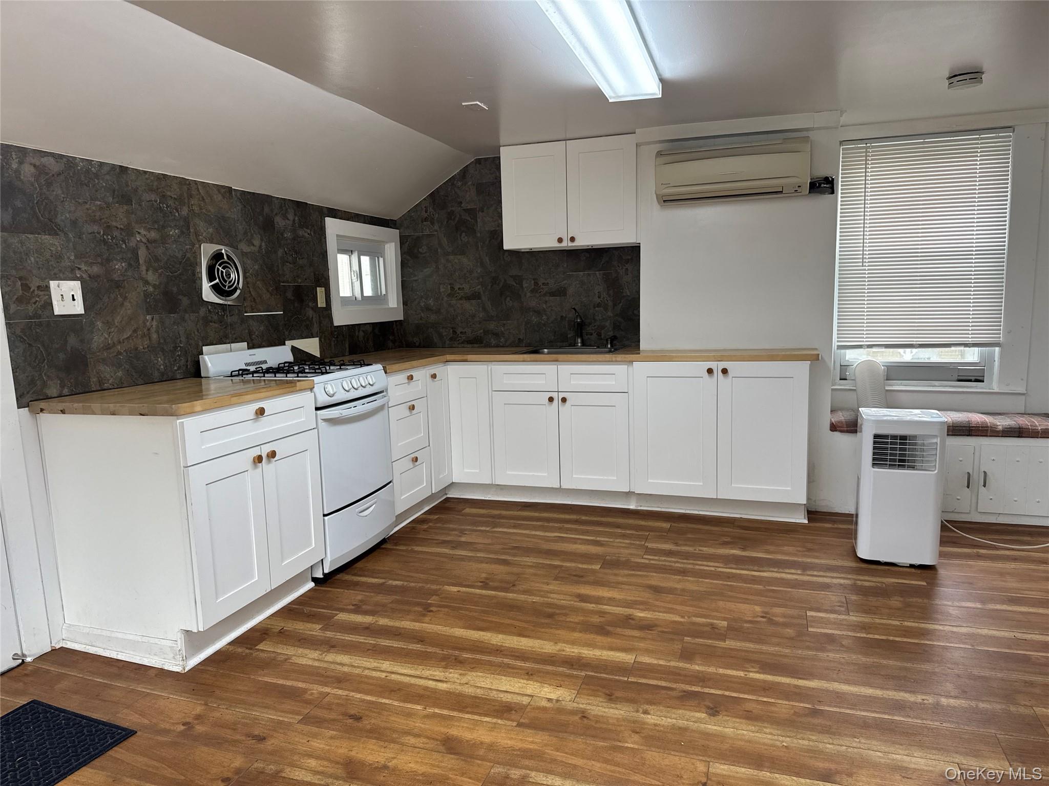 34 Hoffman Street, Unit 3 photo 2