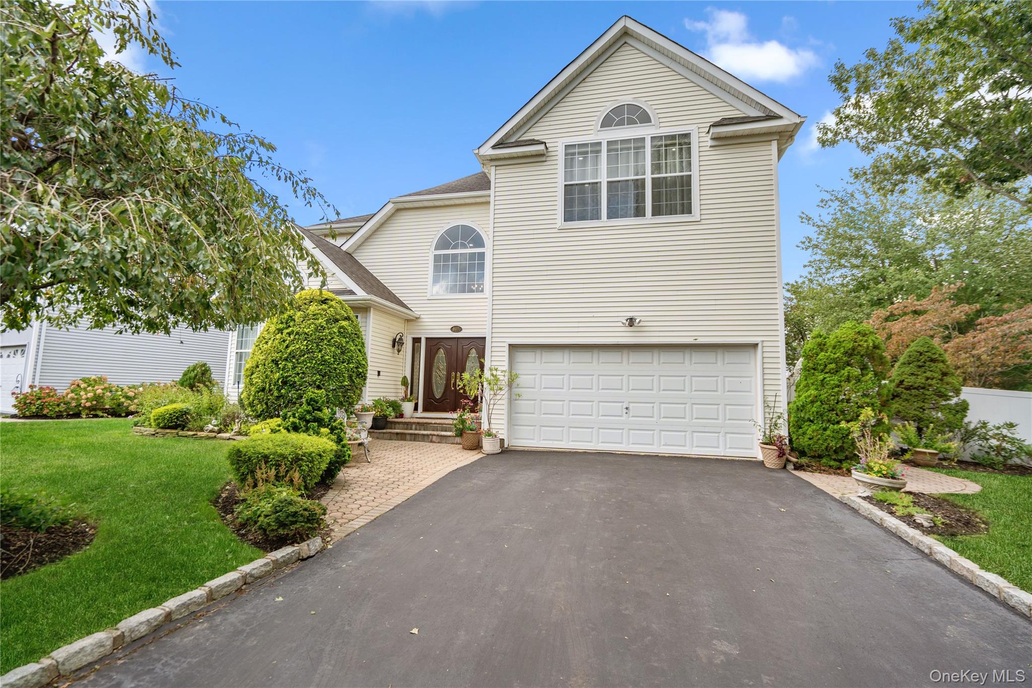 107 Hazelnut Court – For Sale photo 4