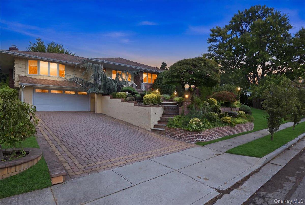 47 Royal Way – For Sale