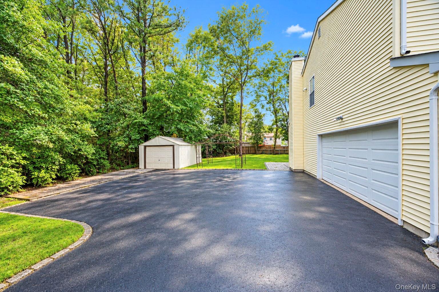 344 Barton Avenue – For Sale photo 4