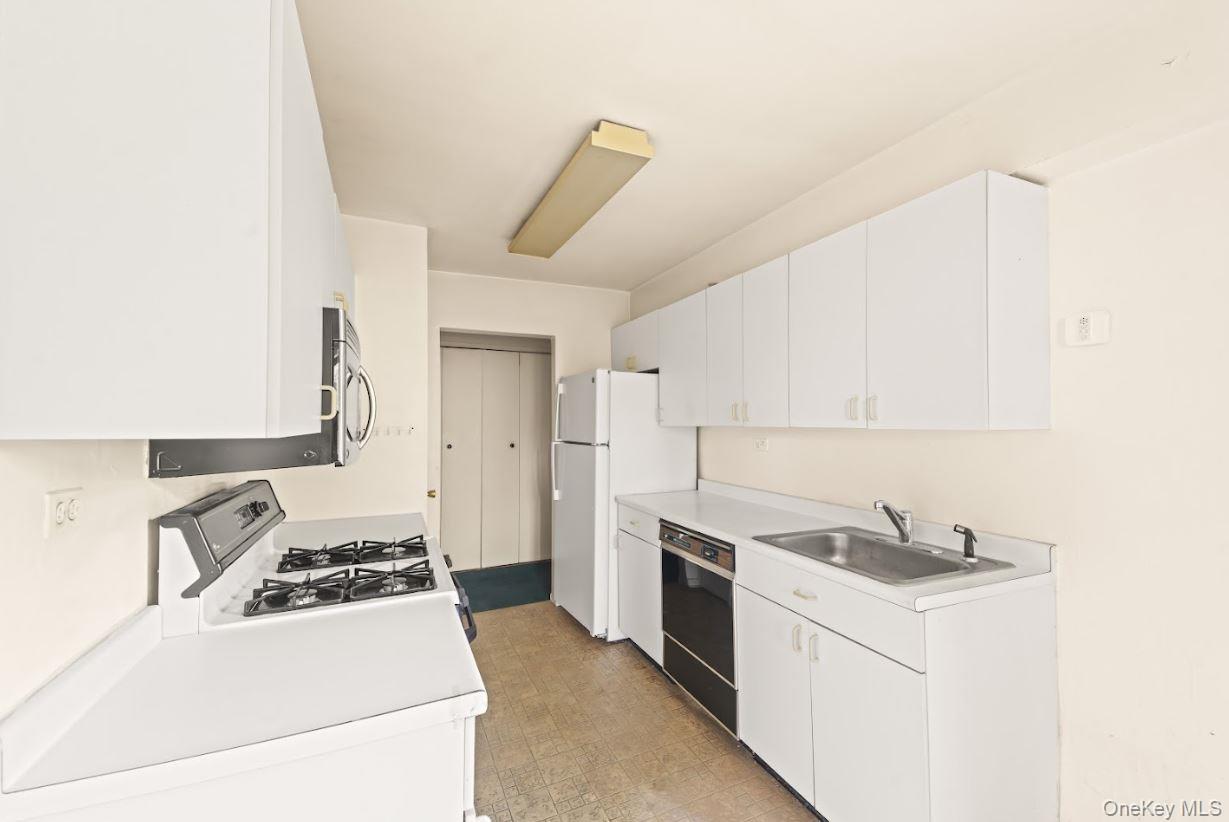 18-75 Corporal Kennedy Street, Unit 3J photo 5