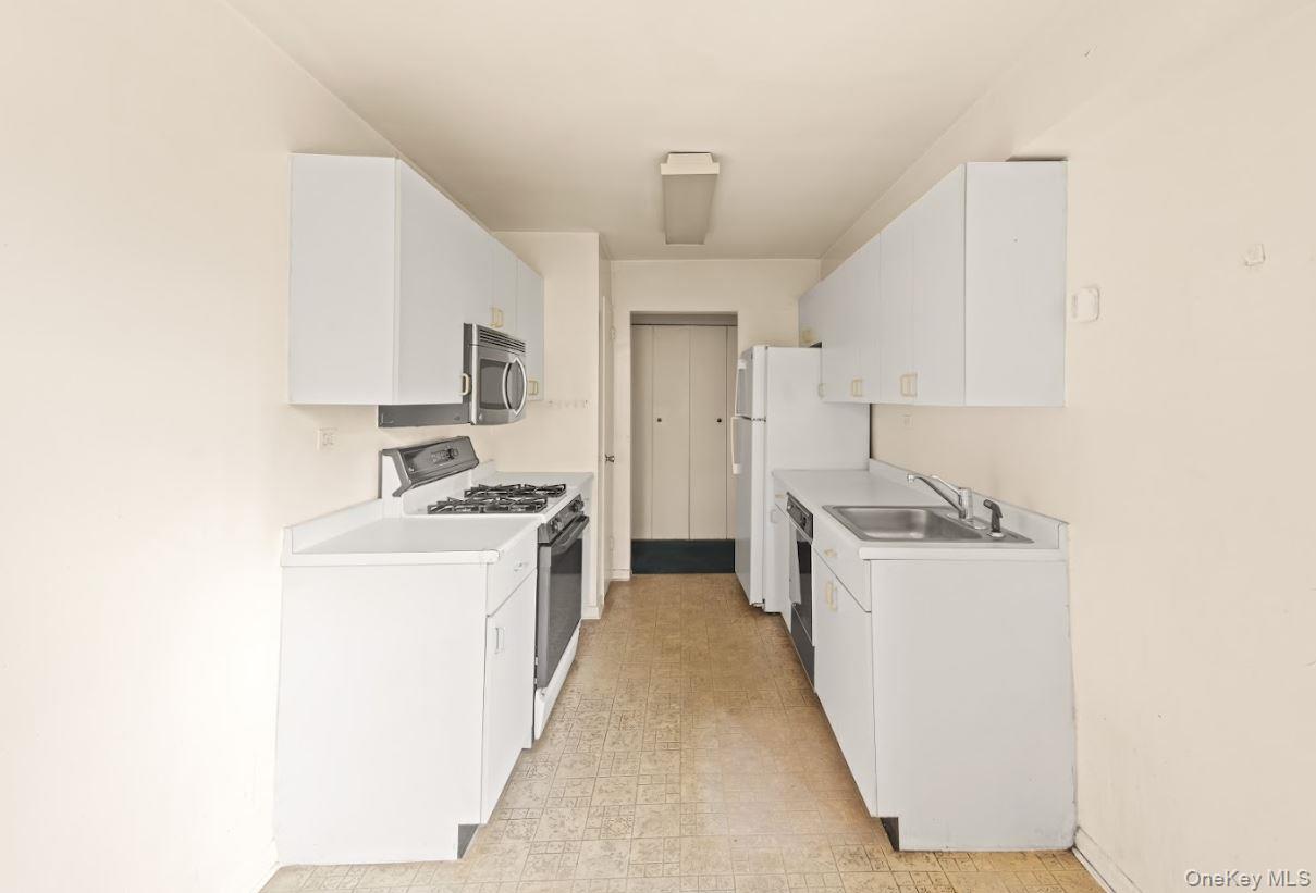 18-75 Corporal Kennedy Street, Unit 3J photo 7