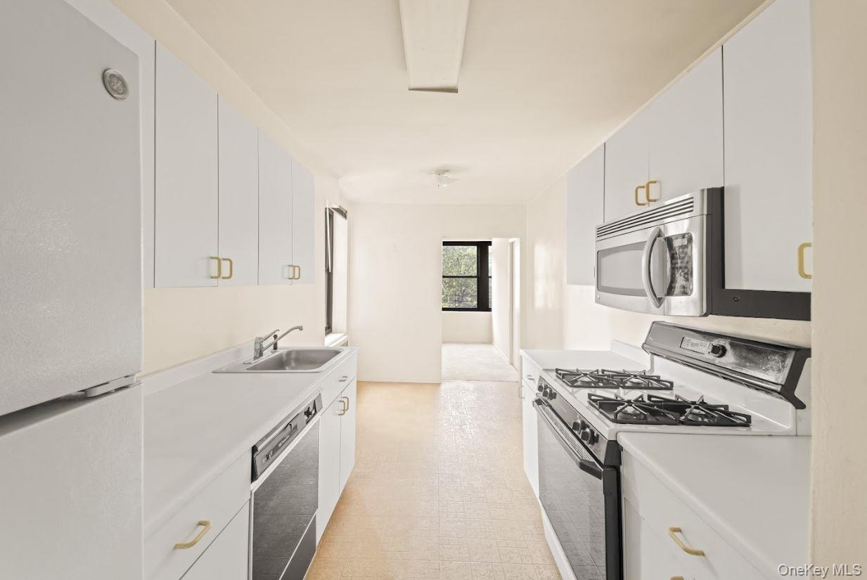 18-75 Corporal Kennedy Street, Unit 3J photo 6