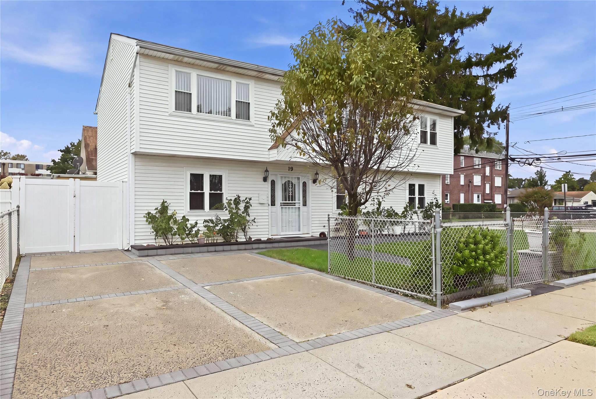 75 Harding Place – For Sale