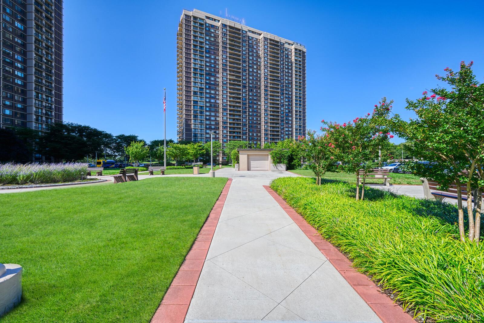 269-10 Grand Central Parkway, Unit 8P photo 2