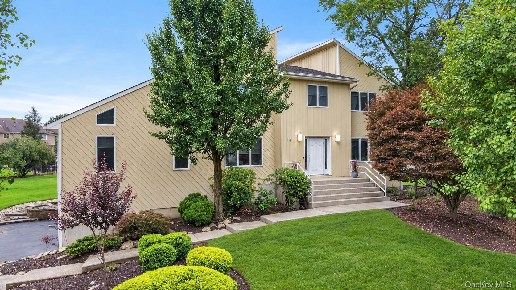 14 Lowell Drive – For Sale