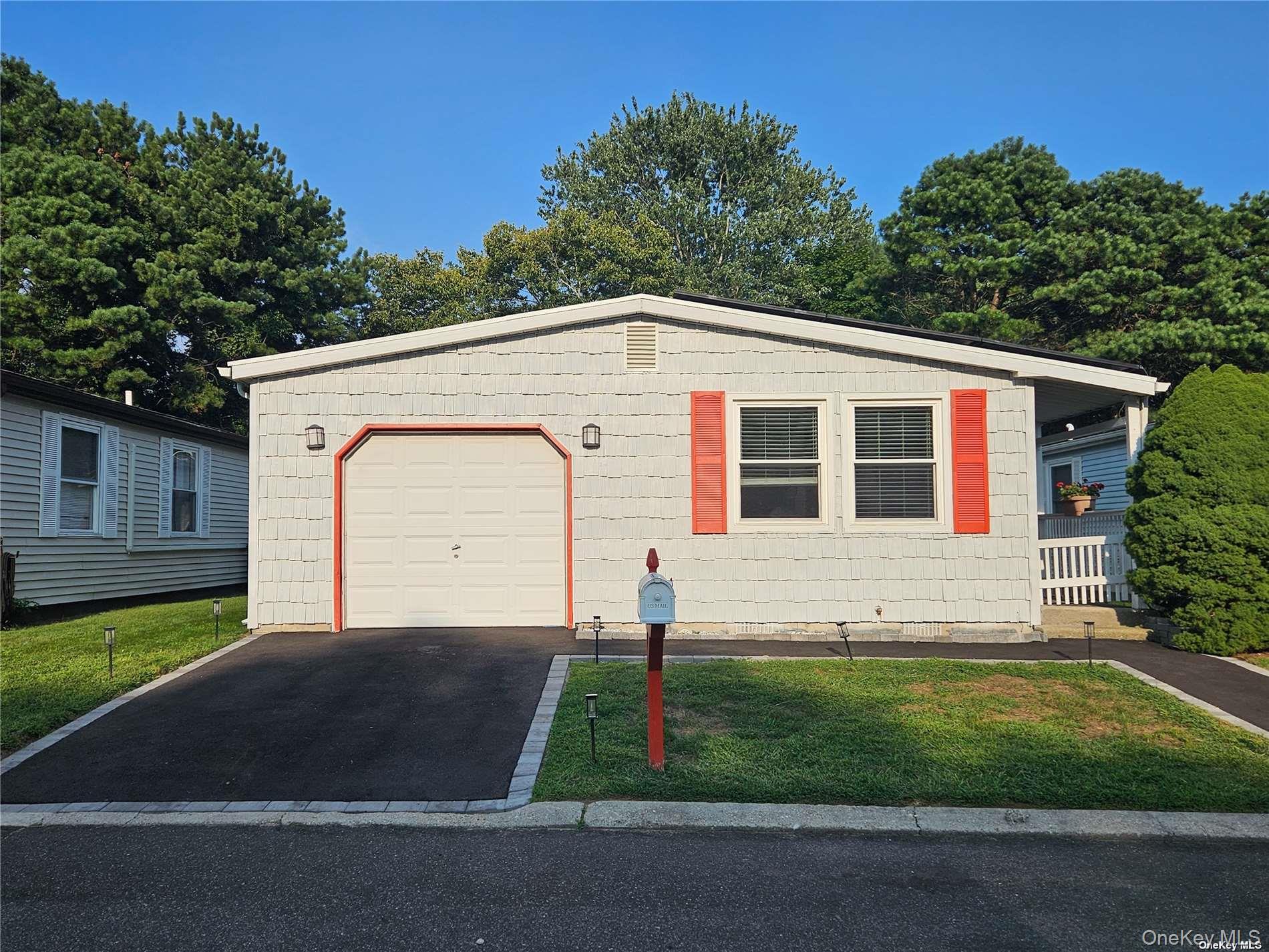 124 Village Circle W, Unit 124