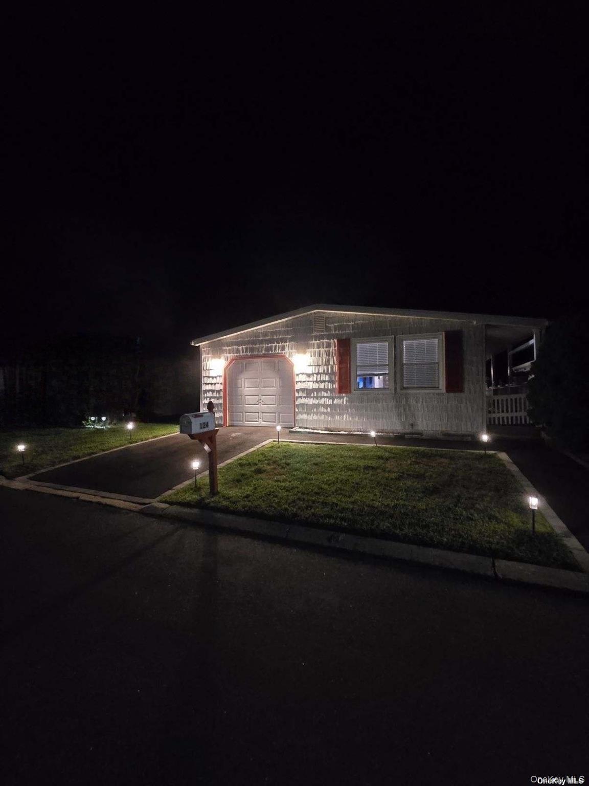 124 Village Circle W, Unit 124 photo 17