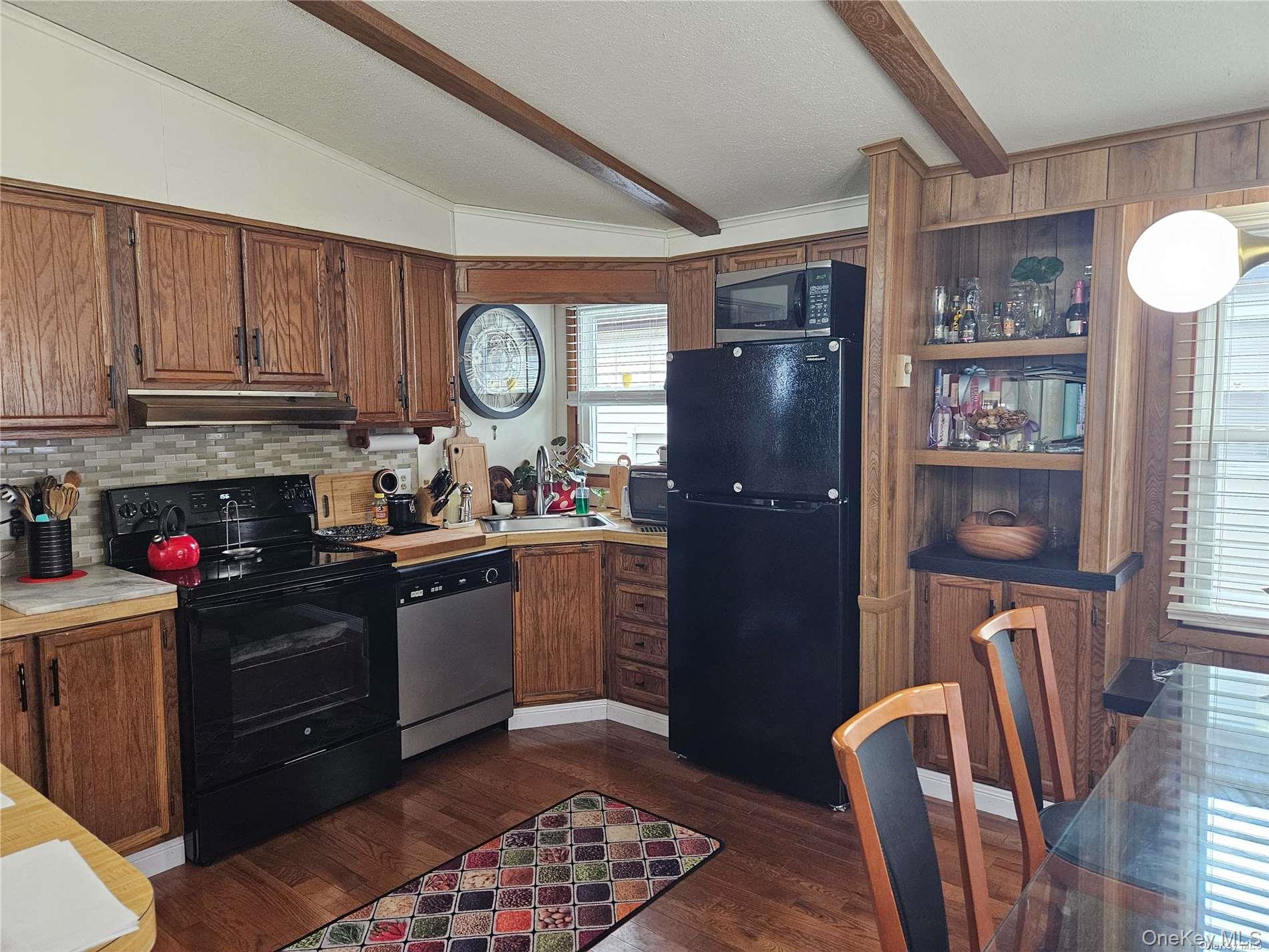 124 Village Circle W, Unit 124 photo 5