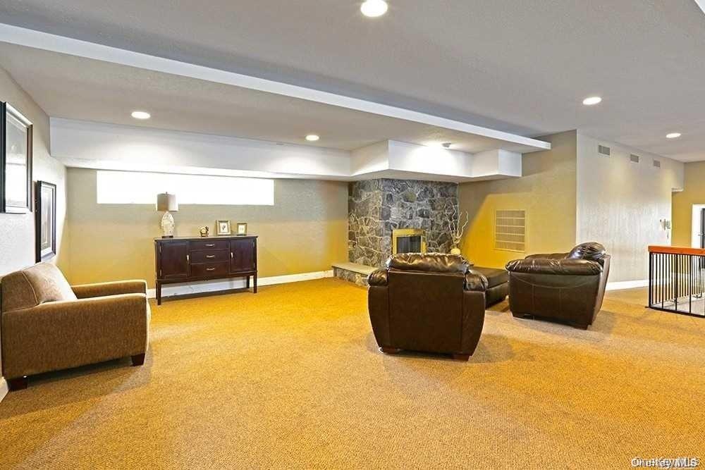 124 Village Circle W, Unit 124 photo 22