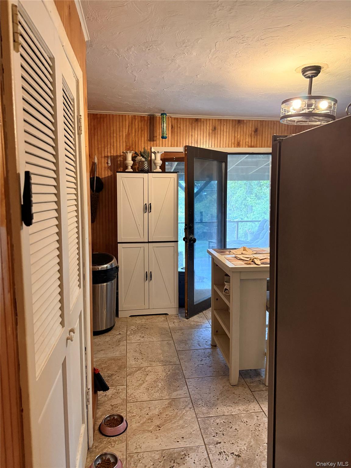 5 Ivy Road S – For Sale photo 4