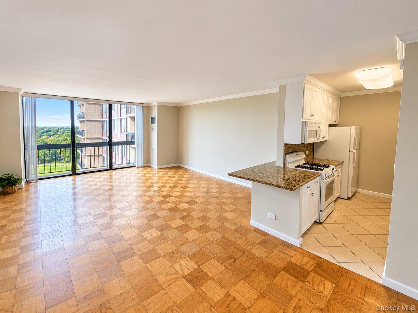 26910 Grand Central Parkway, Unit 10T photo 2