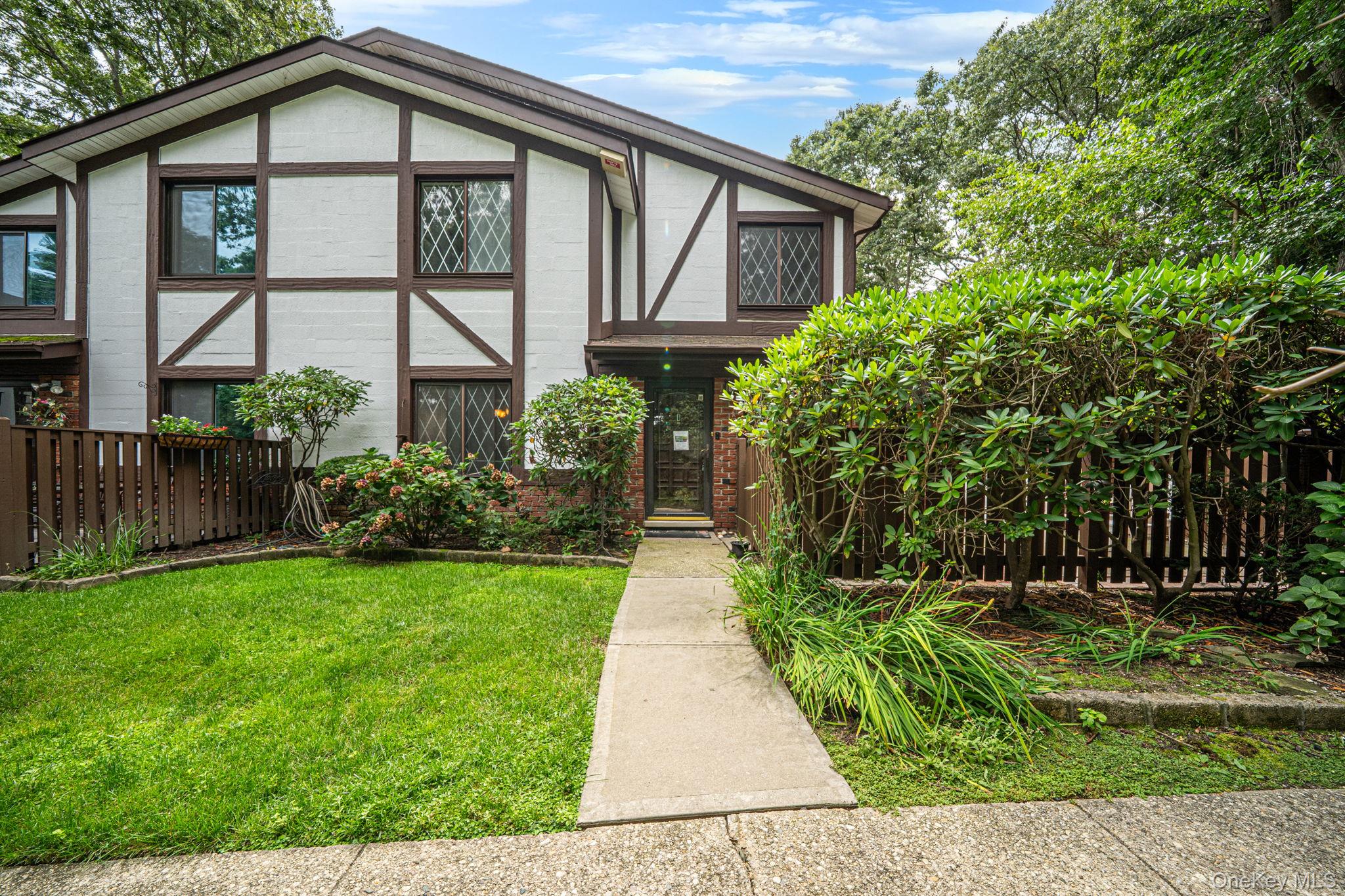 415 Clubhouse Court, Unit 51