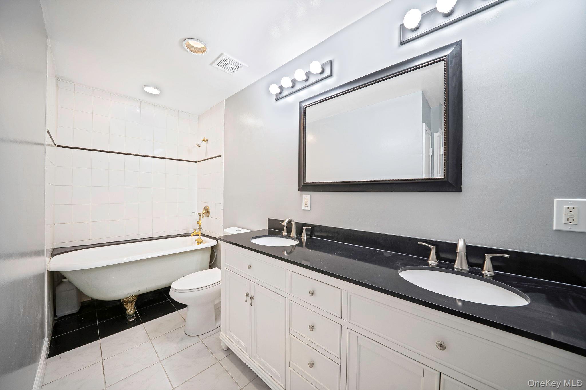 415 Clubhouse Court, Unit 51 photo 16