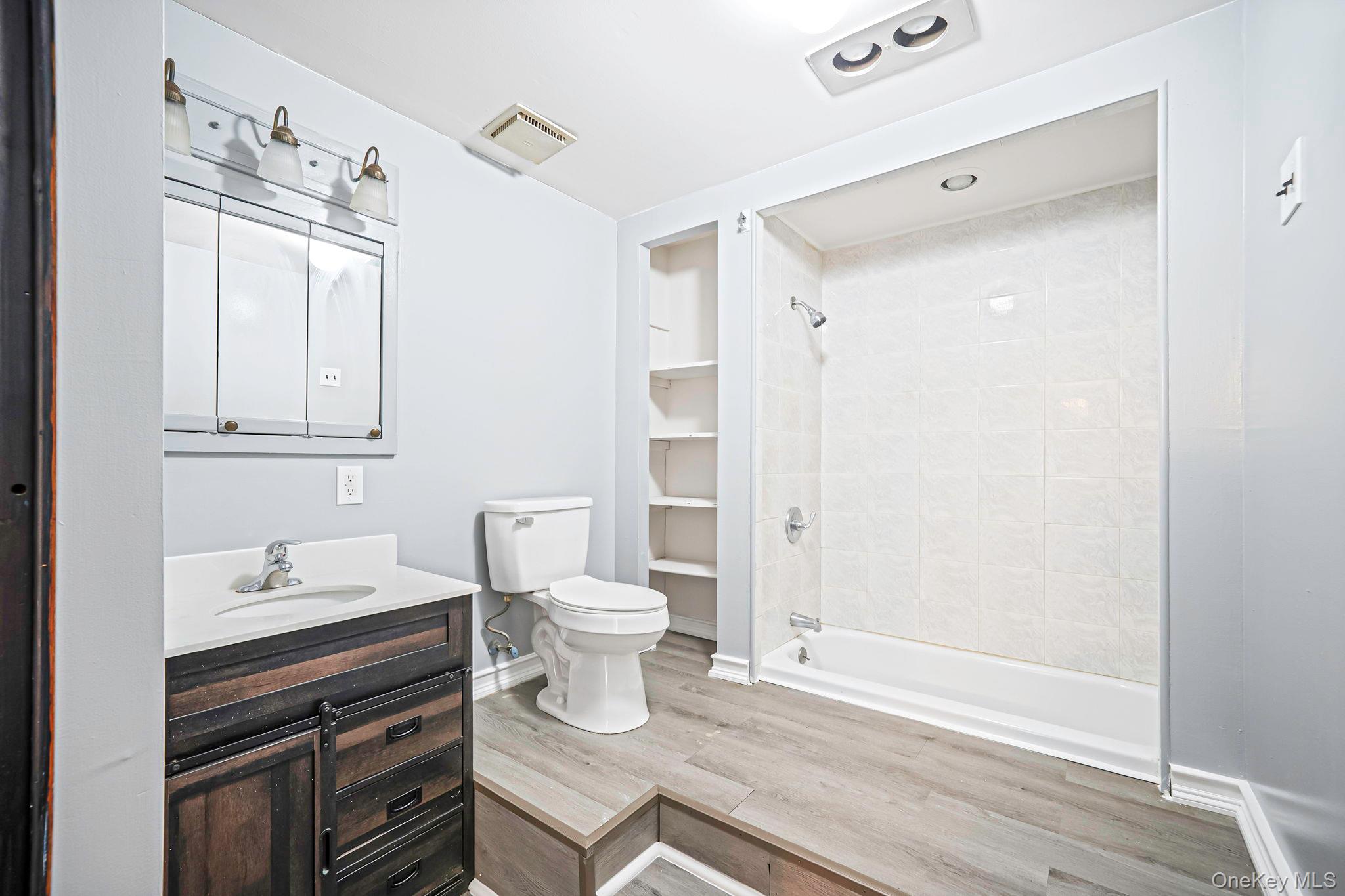 415 Clubhouse Court, Unit 51 photo 18